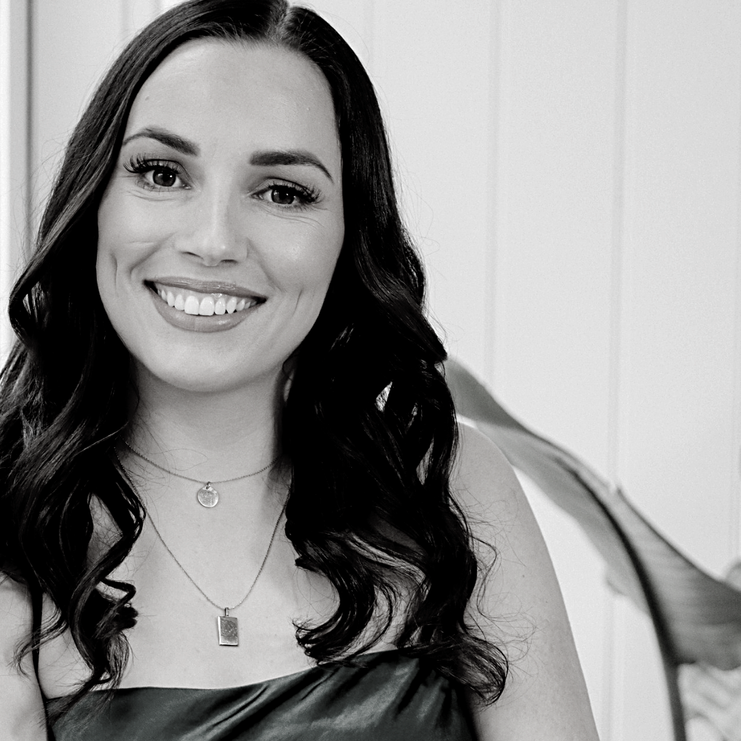 My mission is to support soul led women in business simplify money to create freedom &amp; success without hustling.