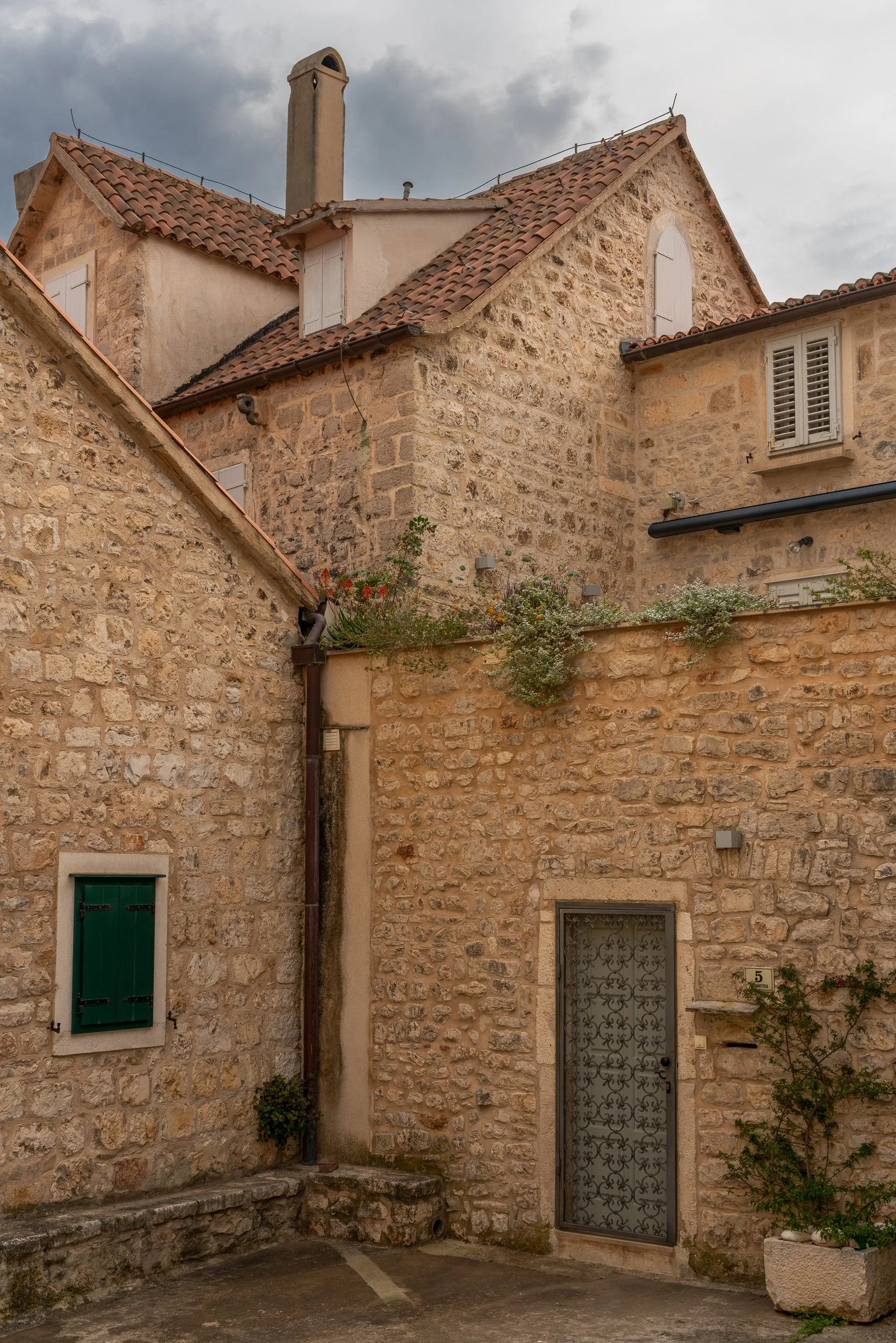 Exterior_016.jpg