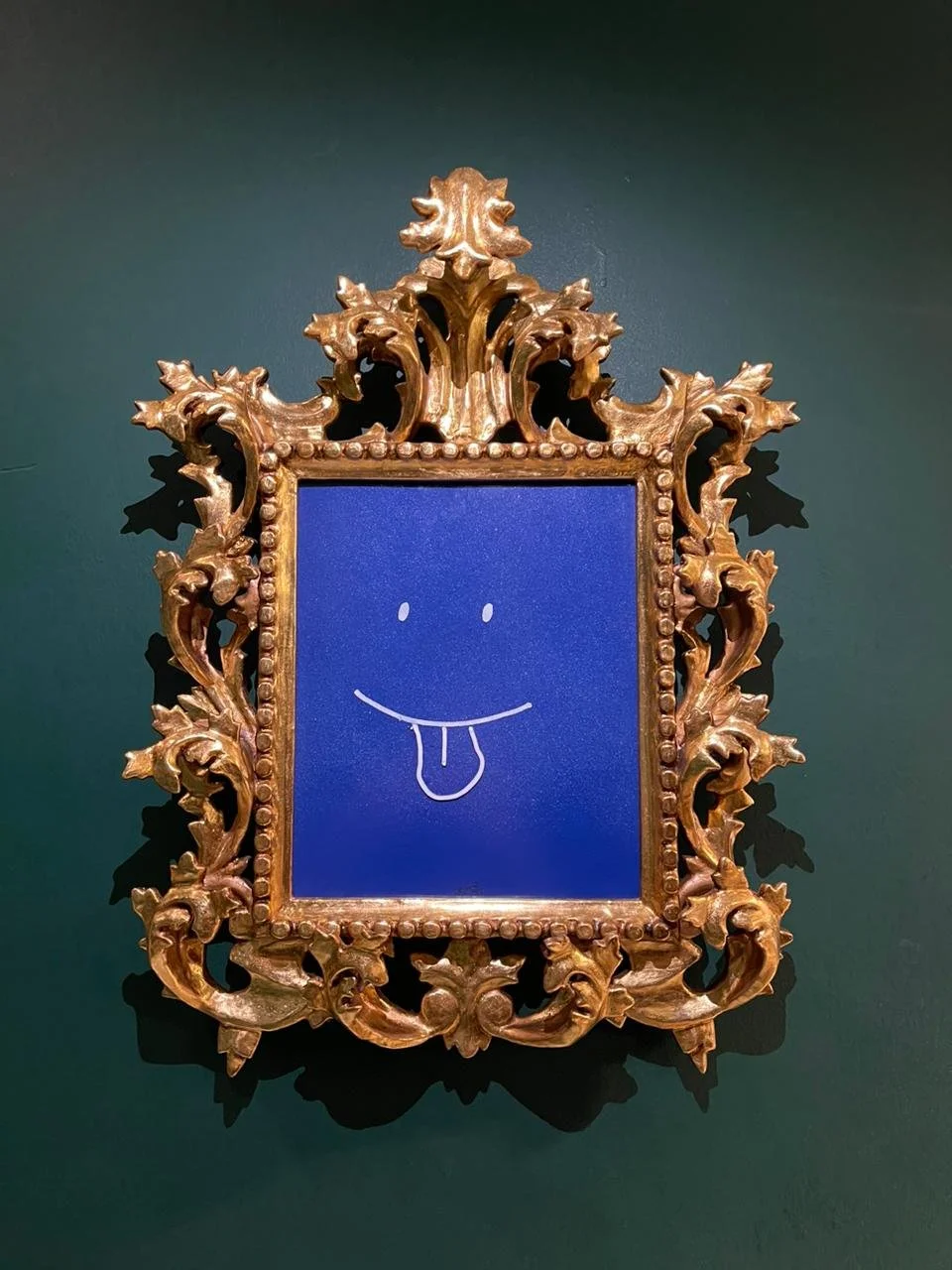 SMILEY .  ÓLEO SOBRE TELA, MADERA LABRADA 