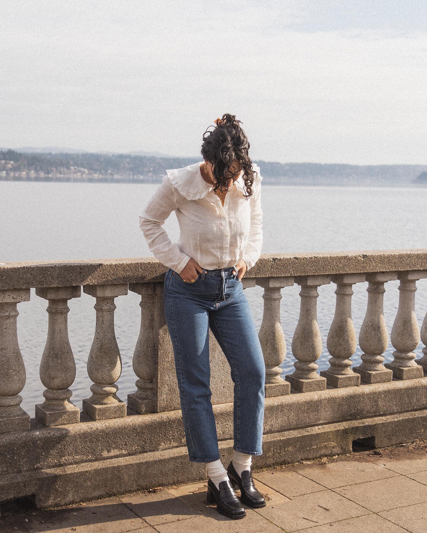 From yesterday, when the sun was shining and I wasn&rsquo;t covered in spit up 🙃

Ethical outfit deets:
@sondeflor shirt
@depop secondhand jeans
@labucq loafers