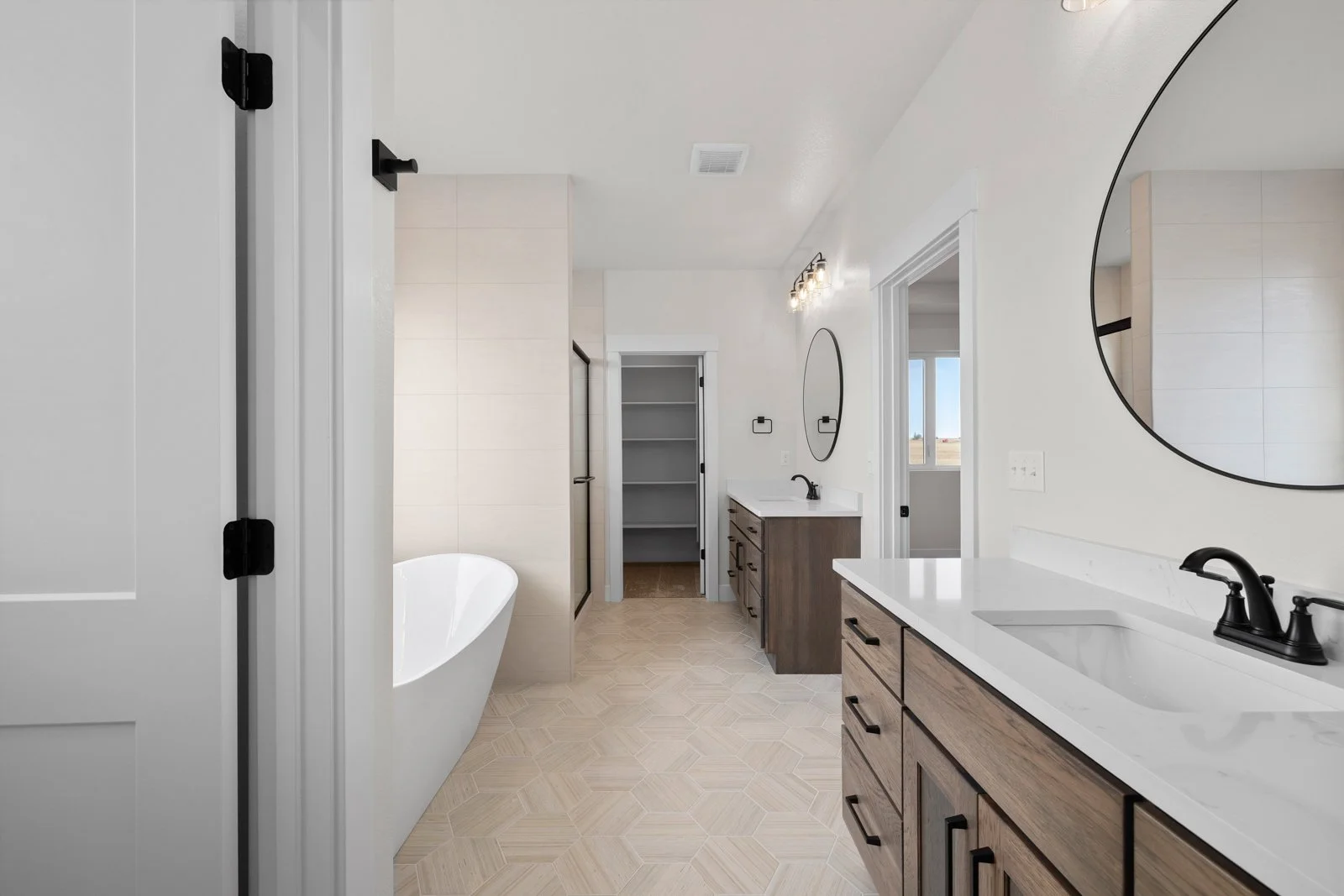 11808 3 dots ct-35.jpg