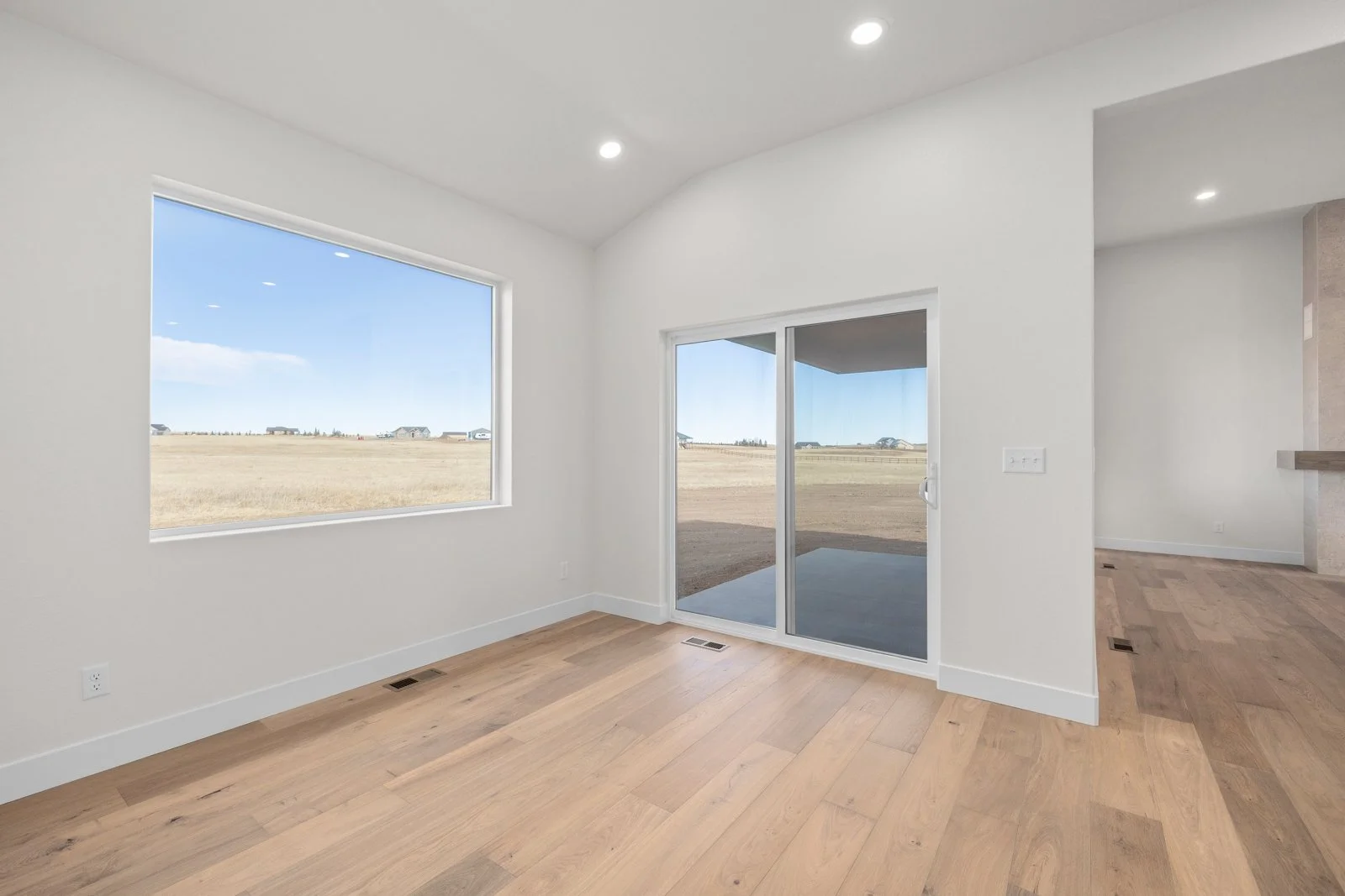 11808 3 dots ct-28.jpg