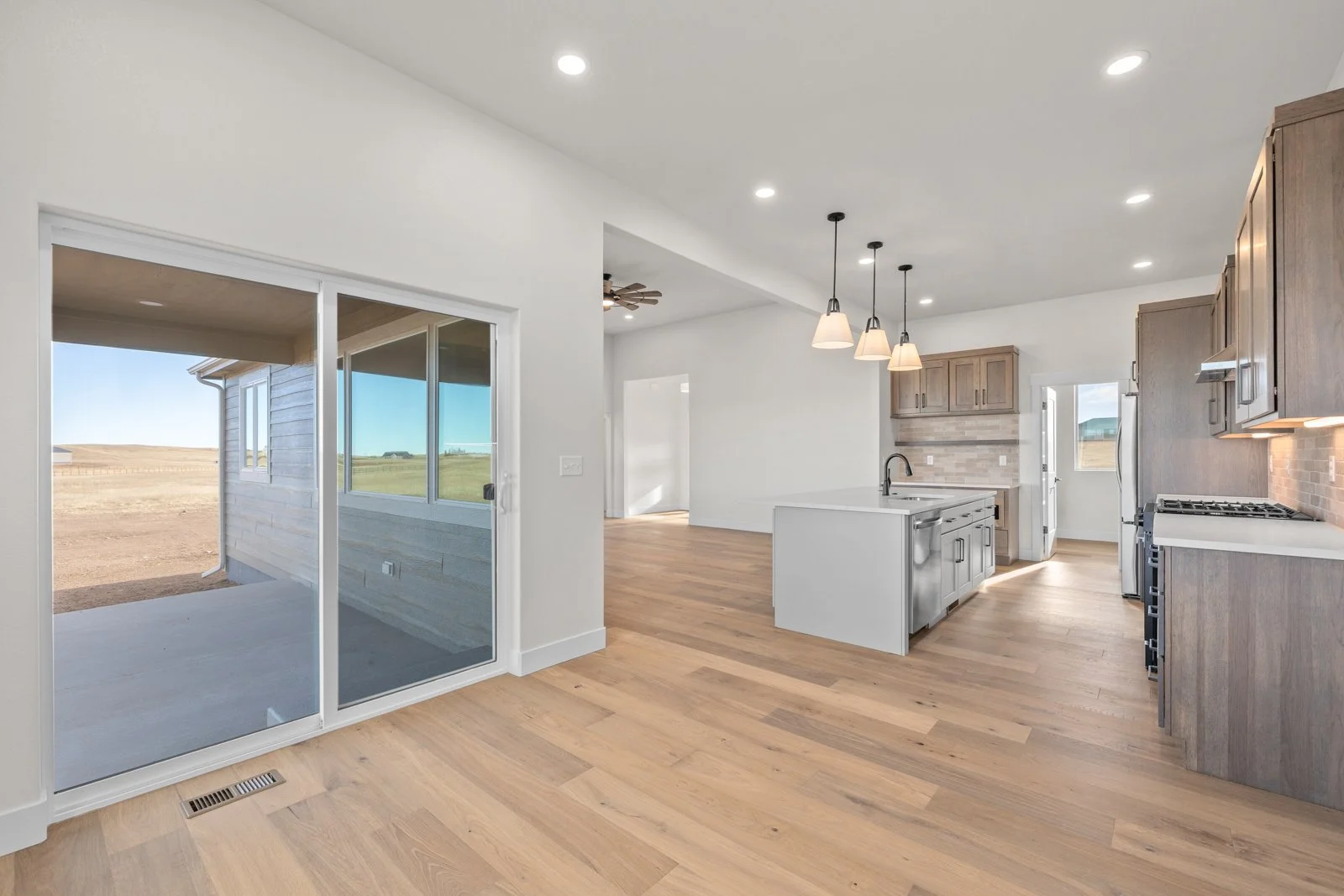 11808 3 dots ct-29.jpg