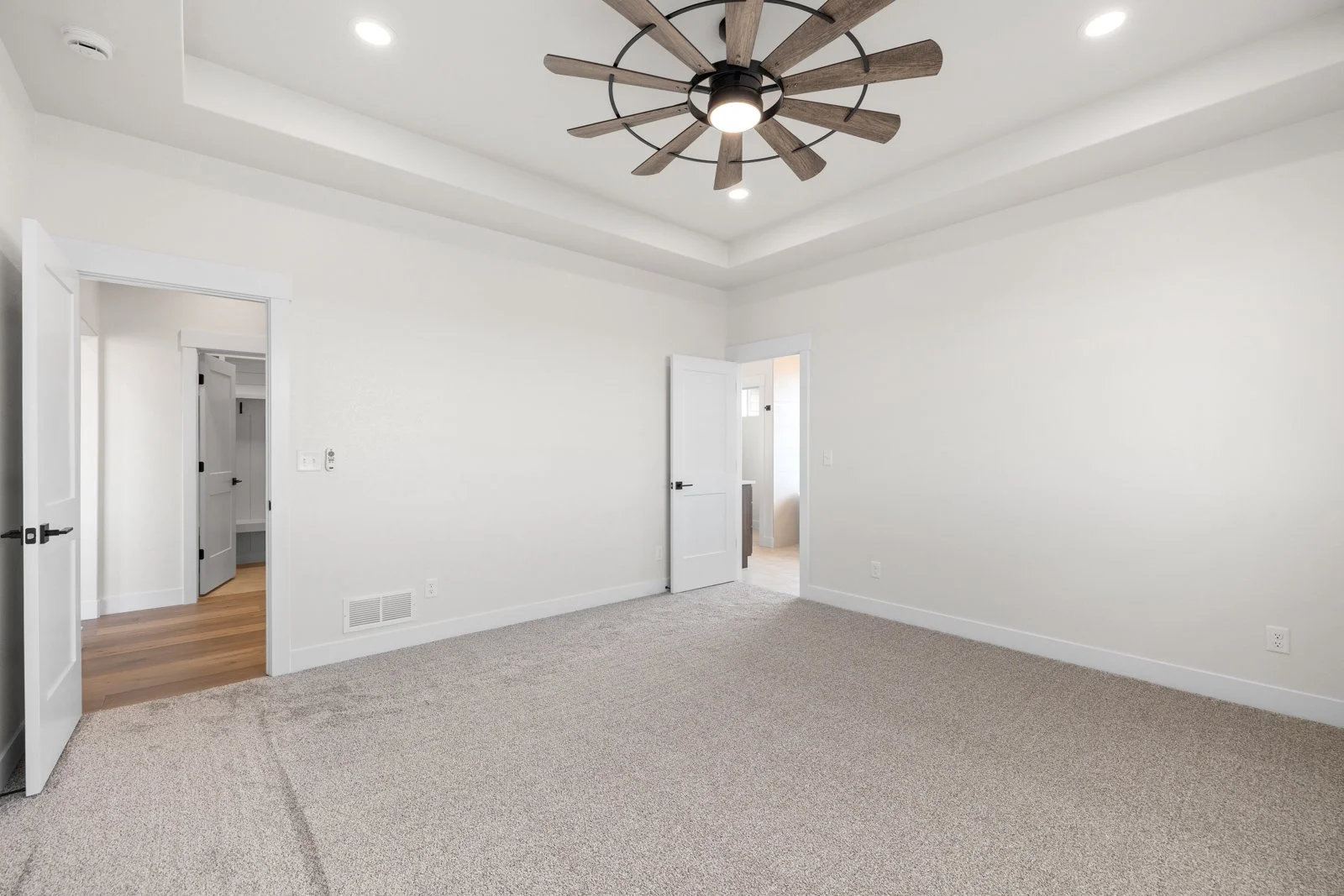 11808 3 dots ct-33.jpg