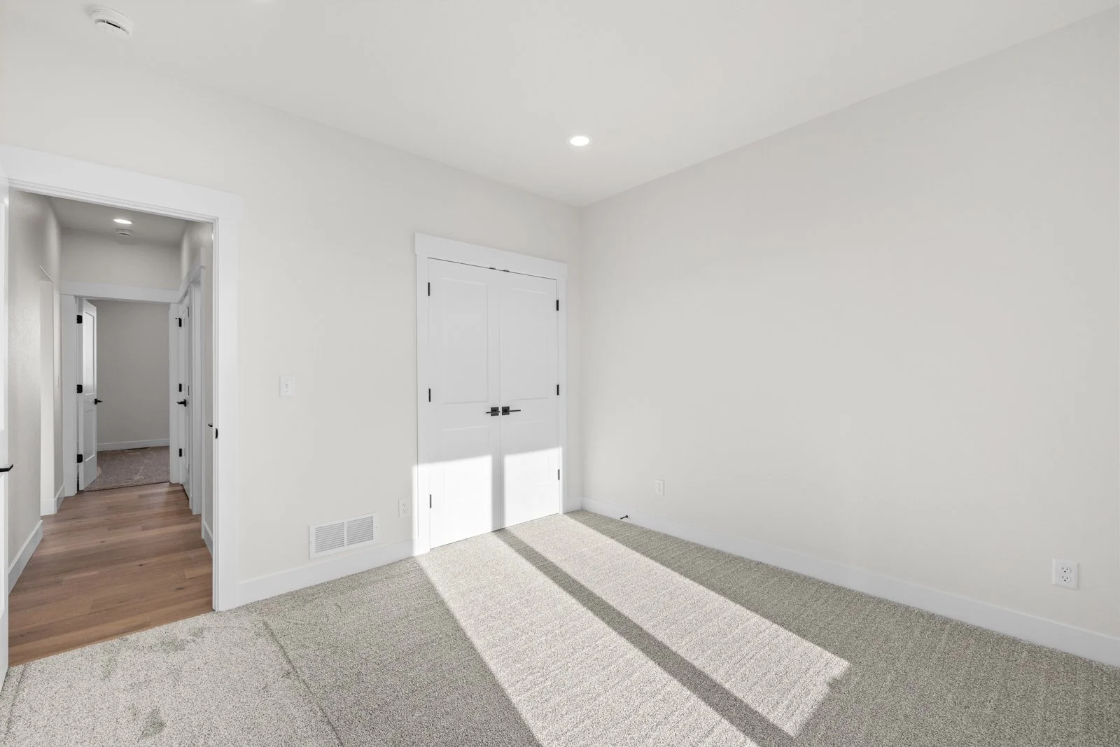 11808 3 dots ct-42.jpg