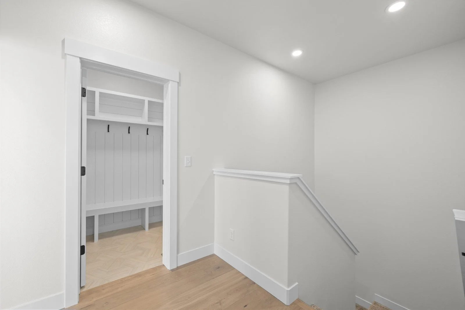 11808 3 dots ct-39.jpg