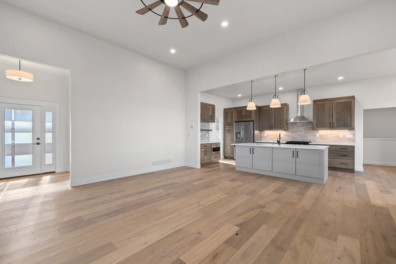 11808 3 dots ct-18.jpg