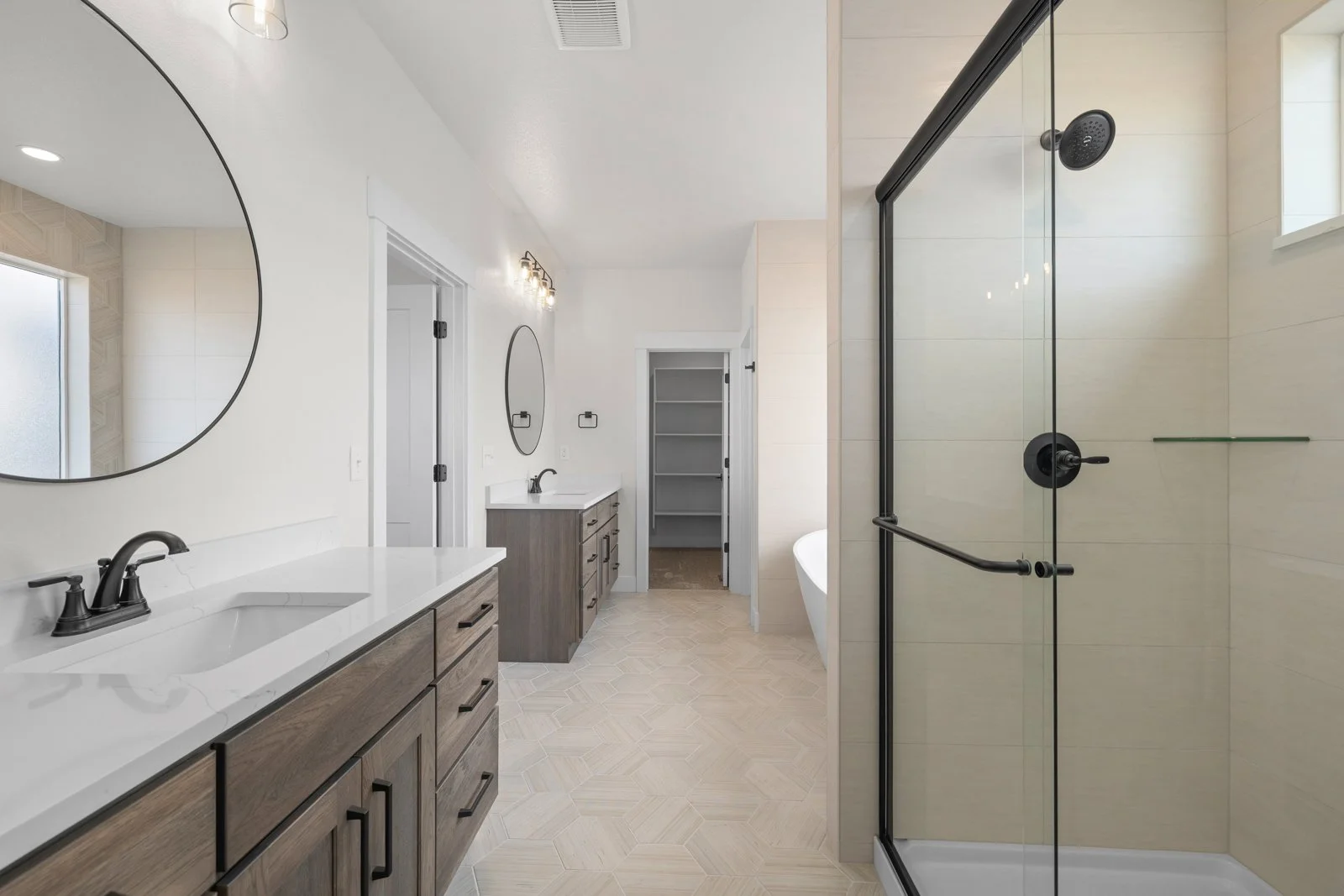 11808 3 dots ct-36.jpg