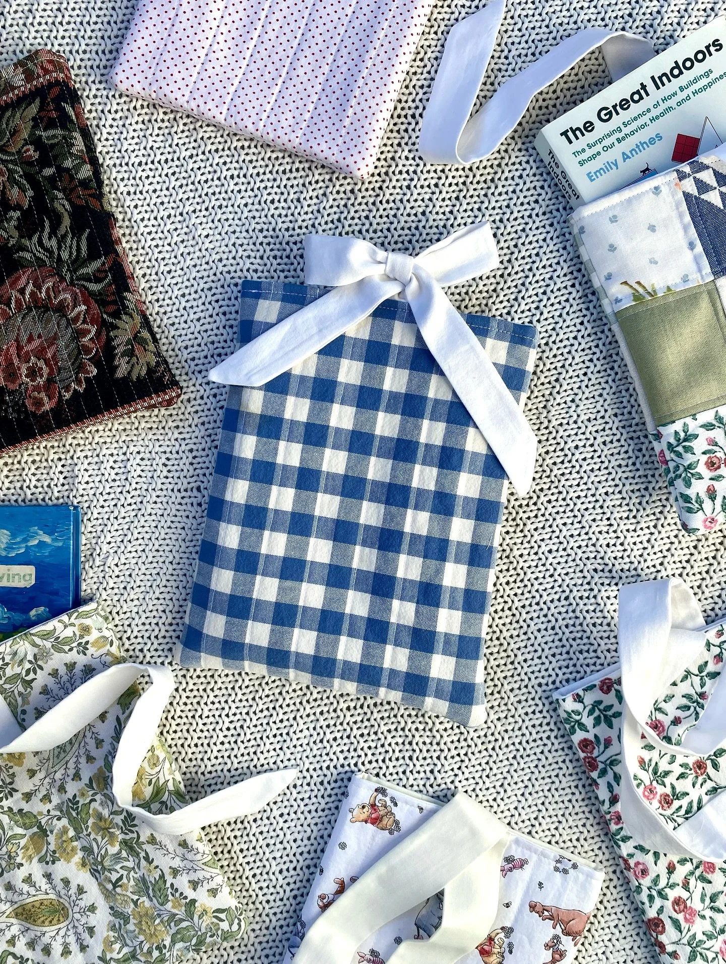 Yippeee for book sleeves! These cuties would make the cutest holiday gift bundle with a thoughtful book inside for your bookworm friends + fam. 🫶🏼🕯️🐛

Available next weekend with @the.dahliacollective 💛