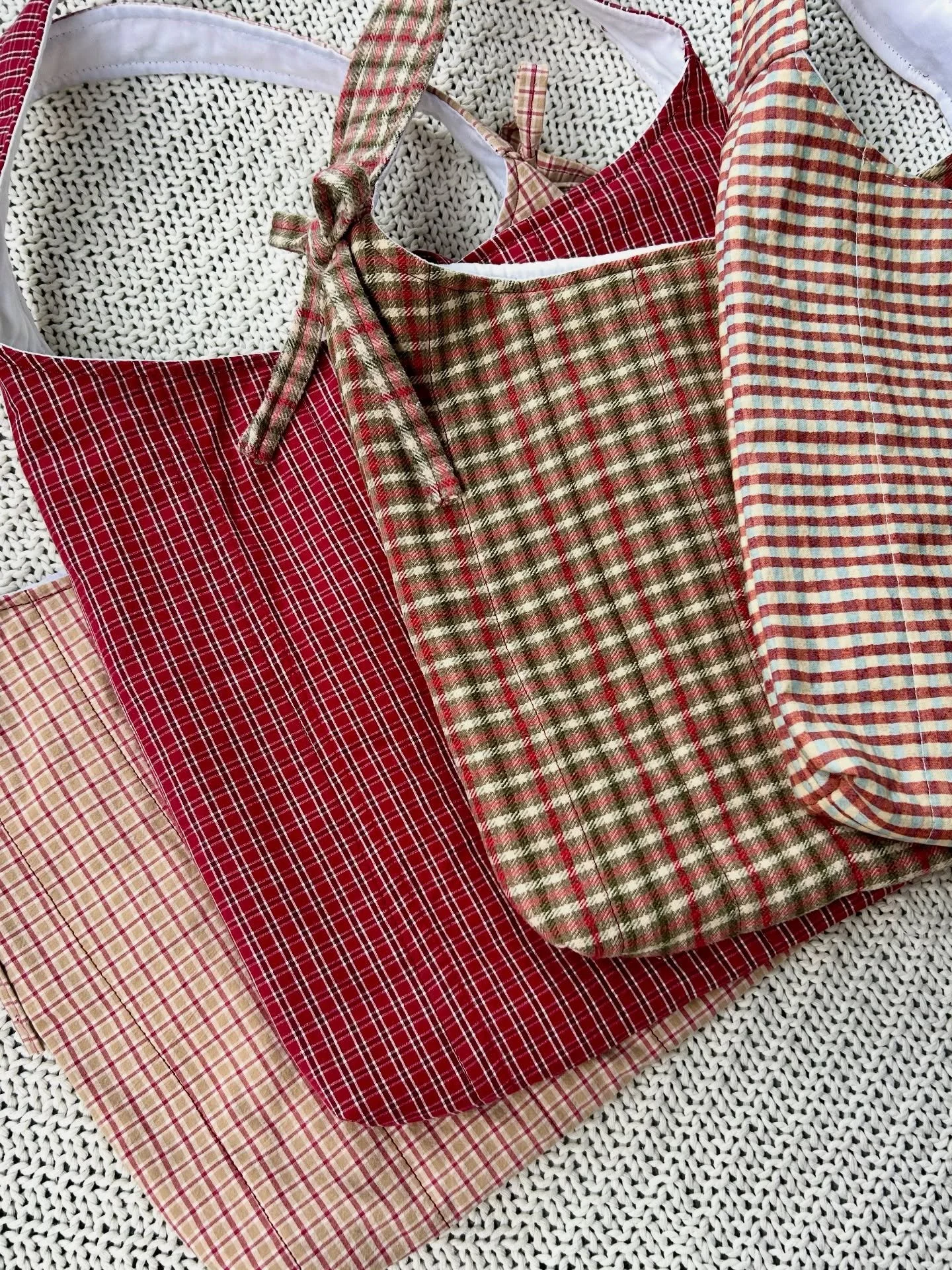 Holiday tones 🍷
See you tonight from 5&ndash;9pm at @nourishvictoria!