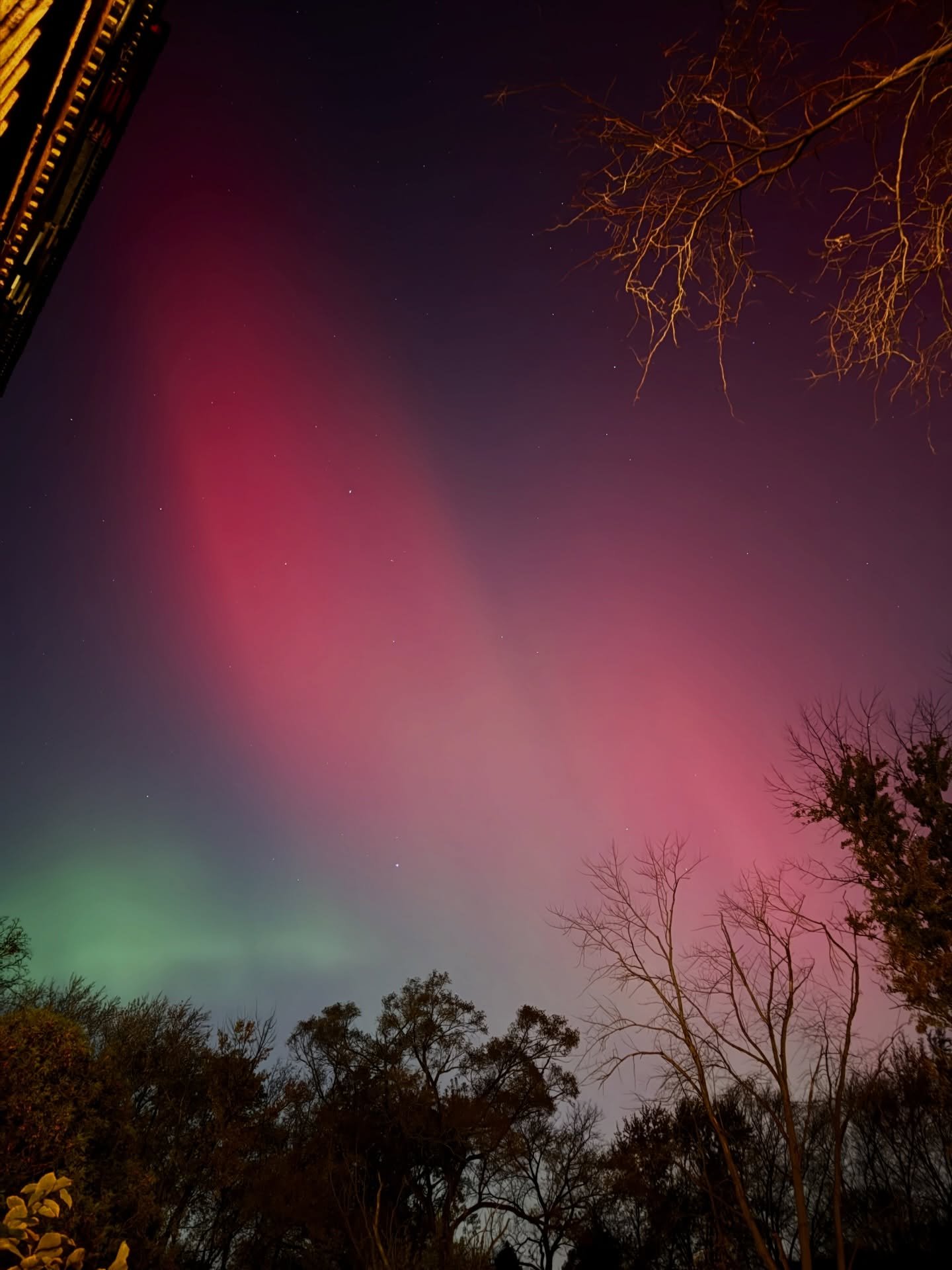If you know me then you know how obsessed with seeing the Northern Lights I get every year. I saw them once in Alaska and they blew my mind but I&rsquo;ve missed them everytime they&rsquo;ve been visible in Illinois &mdash; until now 🙌 View from my 