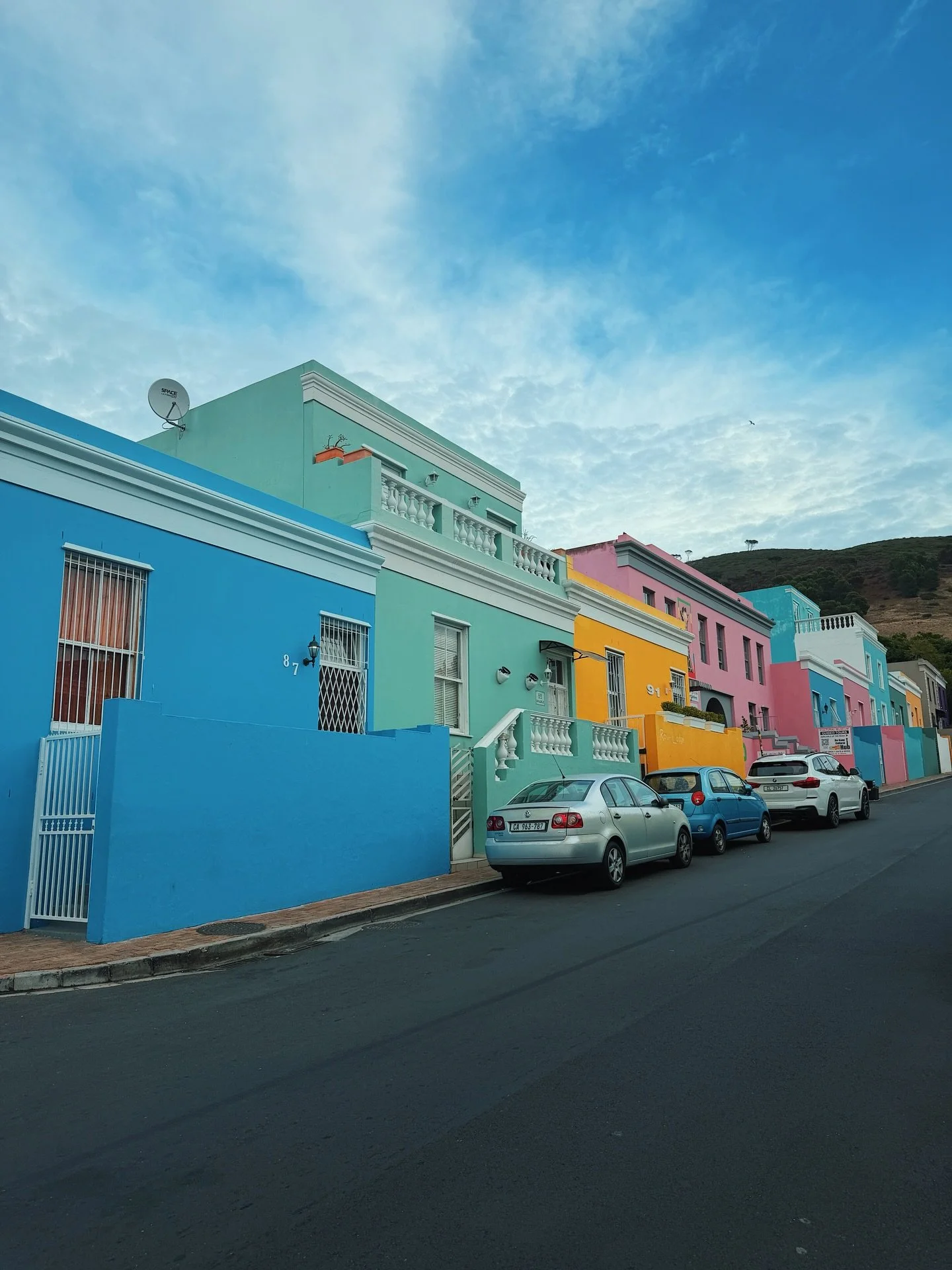 Bo-kaap, African penguins, and incredible mountain views along the cape peninsula today 🏞️