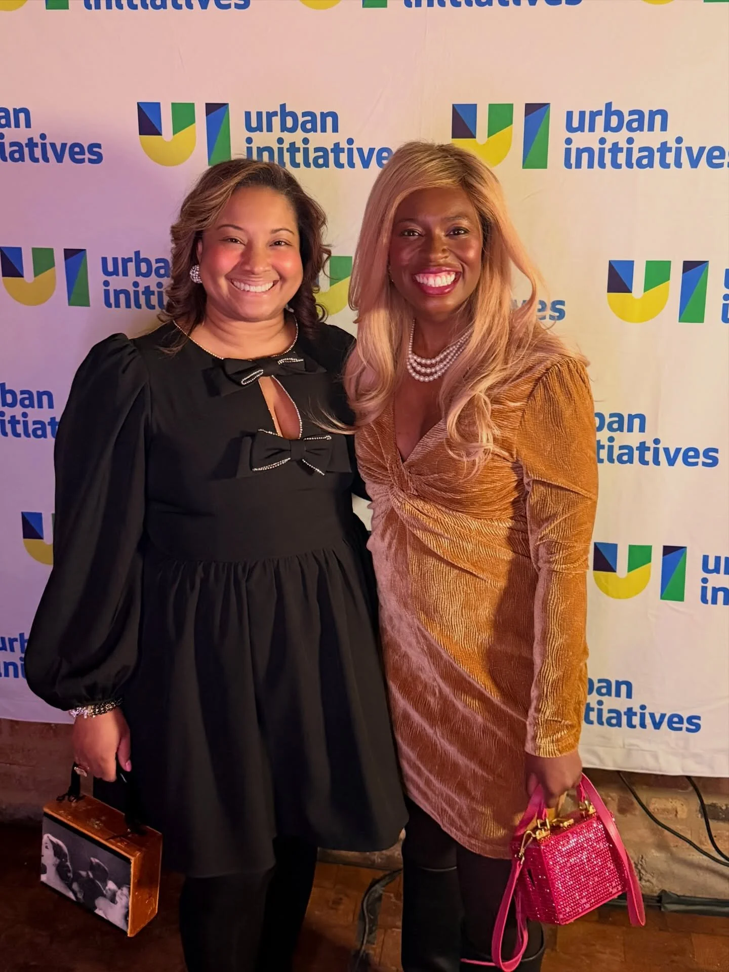 Had a great time at @urbaninitiatives annual fundraiser with @anikatastic !!

Check out the great work Urban Initiatives does using the power of sport and play to empower Chicago&rsquo;s youth to achieve academic success and develop social-emotional 