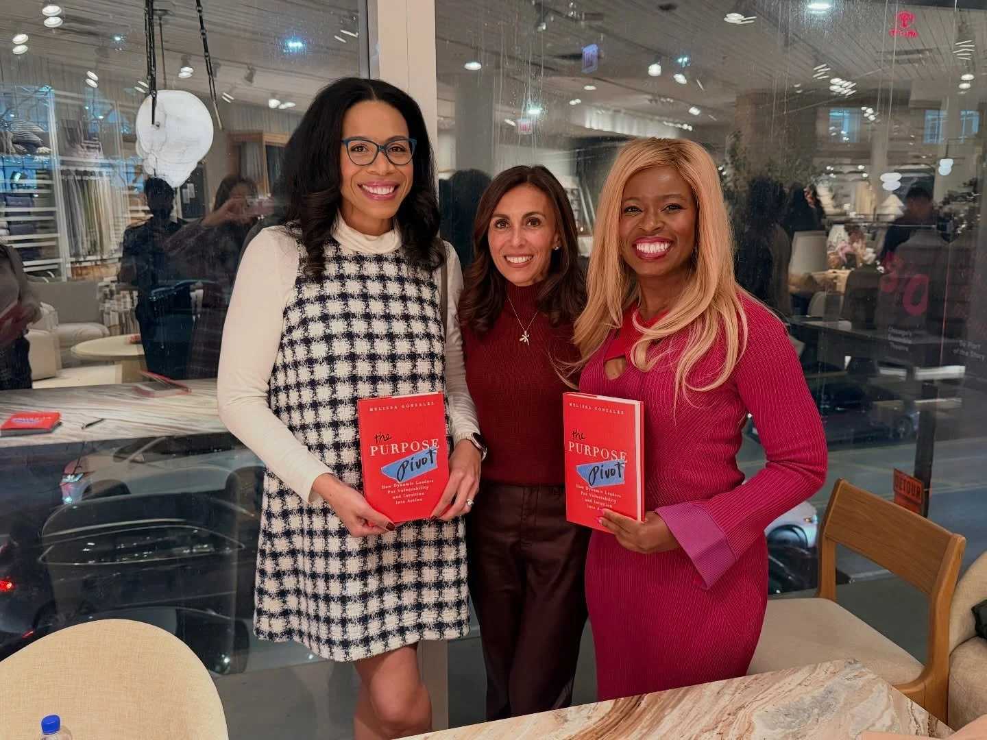 Today I&rsquo;m excited to give @melsstyles her well deserved flowers! 

Last year when I was in the midst of trying to make a pivotal decision during my author journey I was connected with Melissa. Despite her busy schedule she made time for me! She