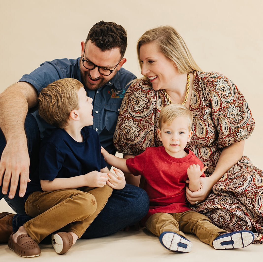 I swear the Littlest *always* gives me this &ldquo;these bozos, amirite?&rdquo; face at every family shoot. 😂