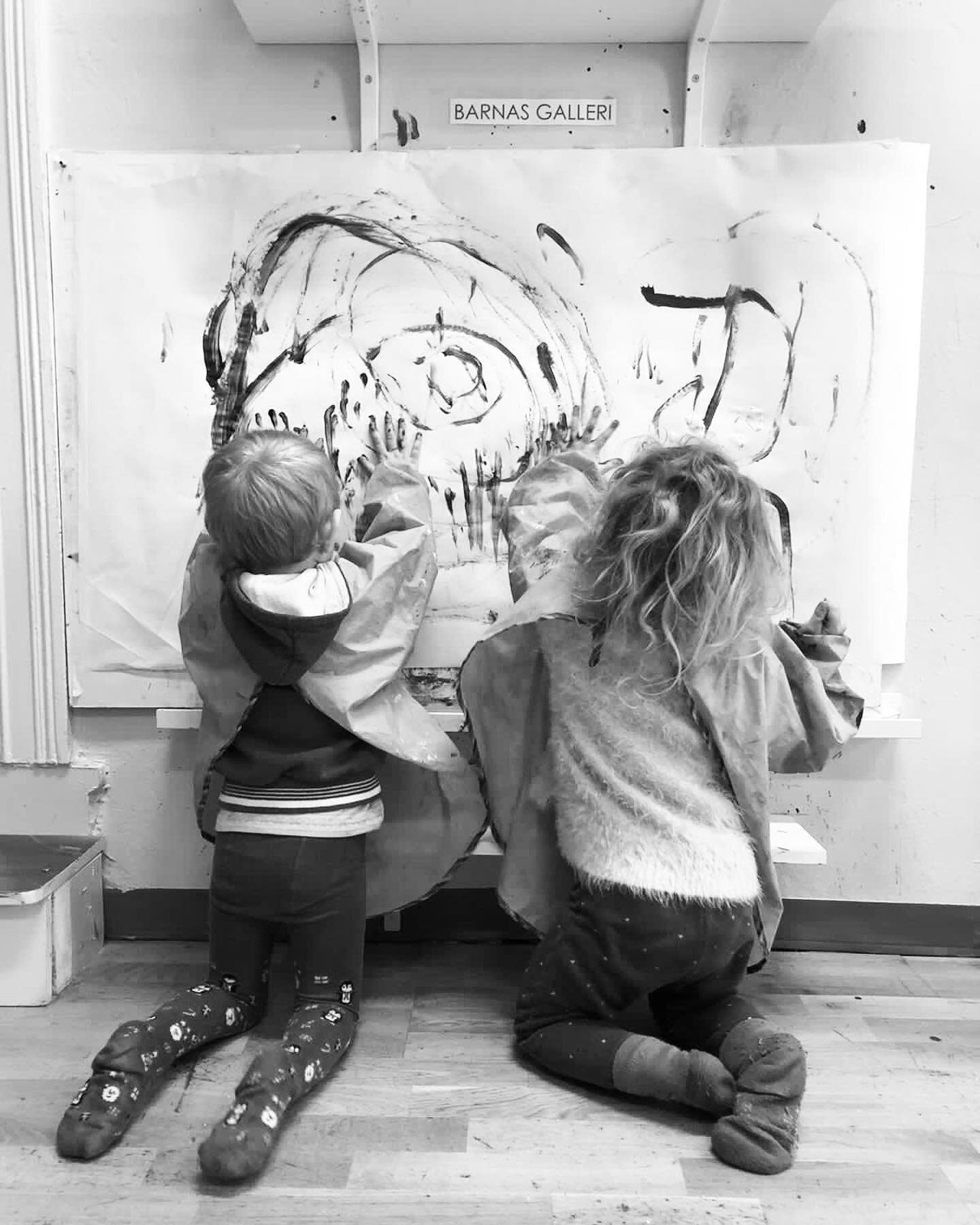 Little artists 

#rusel&oslash;kkabarnehage #painting