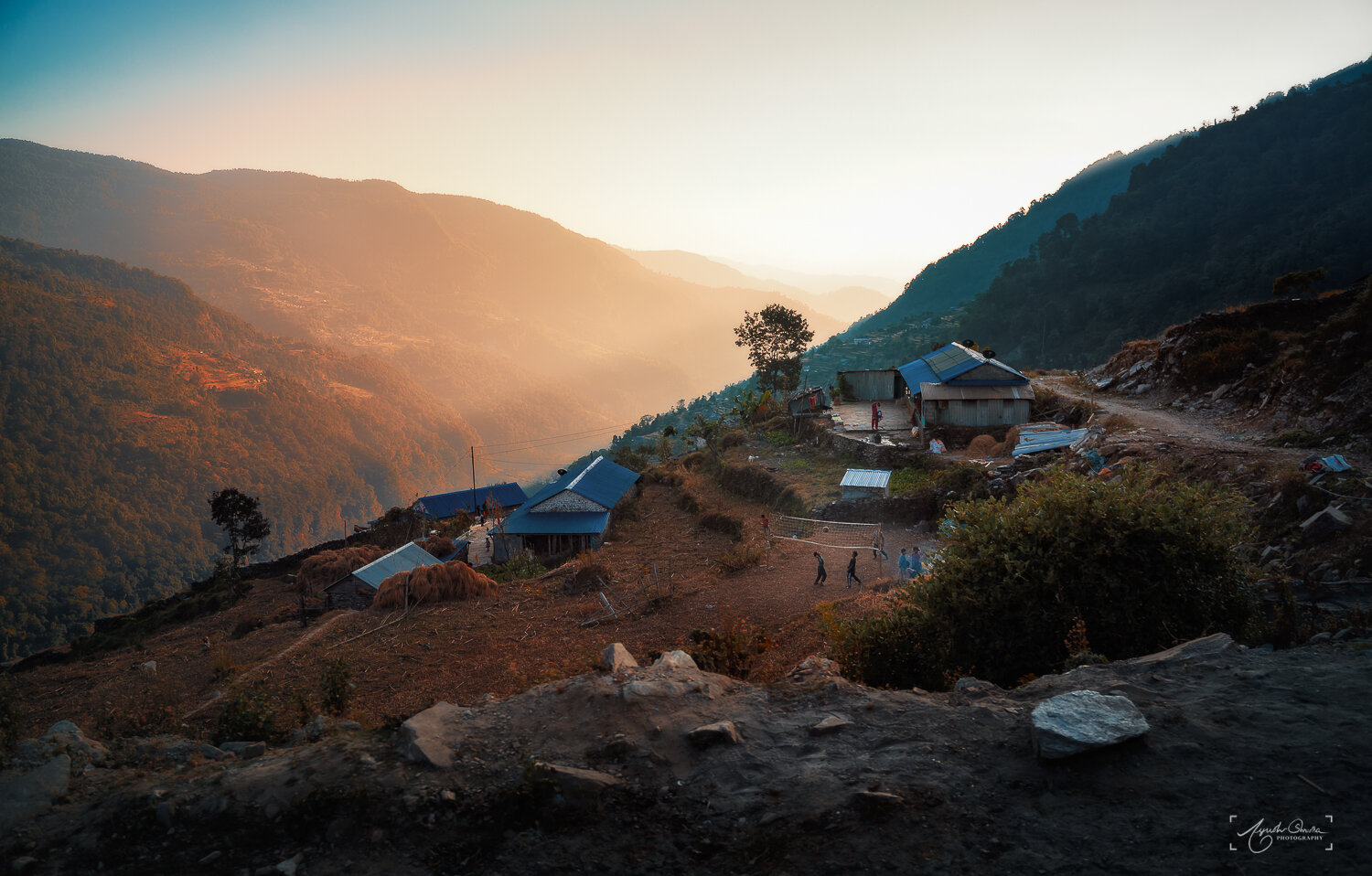 AyushPhotography_11_27_2019_NepalTrip_Ghandruk_KidsPlaying.jpg