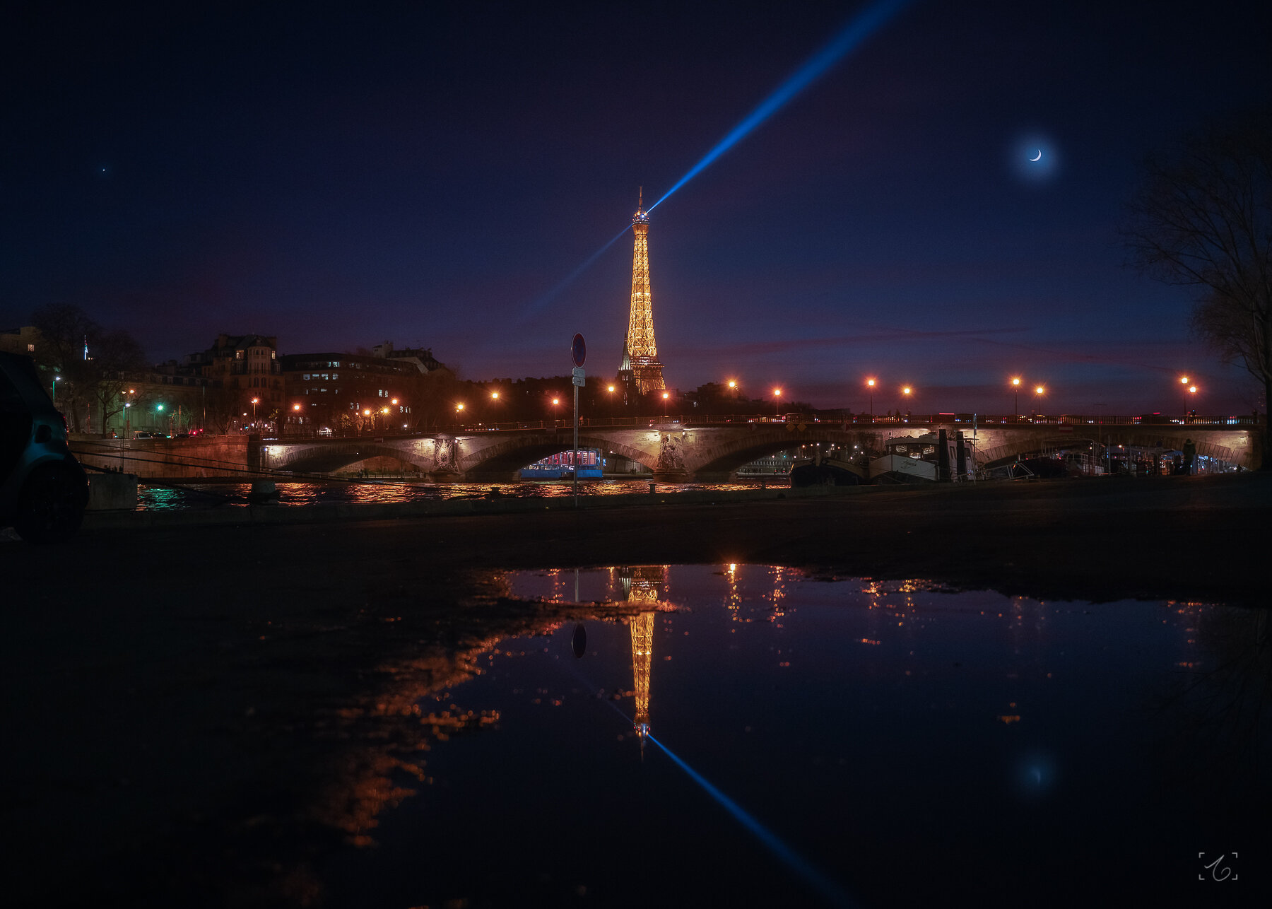 AyushPhotography_12_31_2019_Paris_Eiffel_puddleReflection.jpg