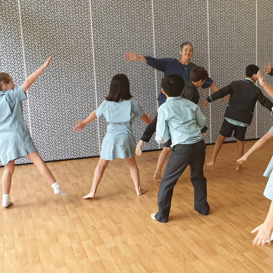 Janet Etty-Leal teaching mindfulness to children