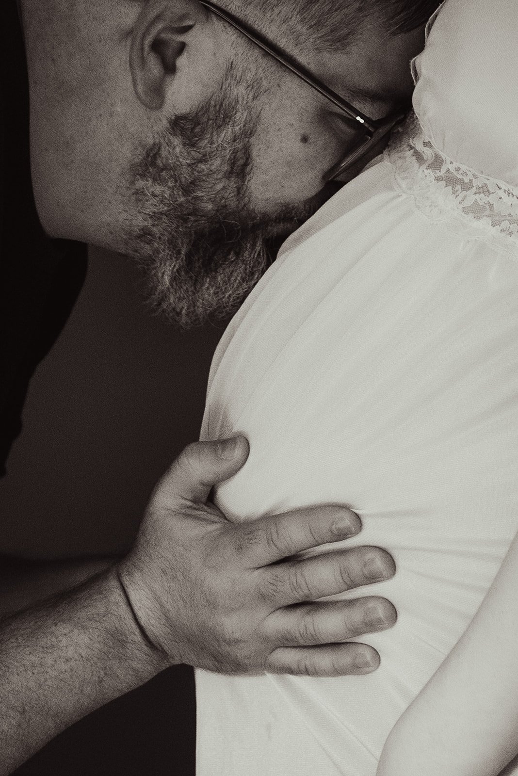 Shannon&Dj_Maternity_54_print.jpg