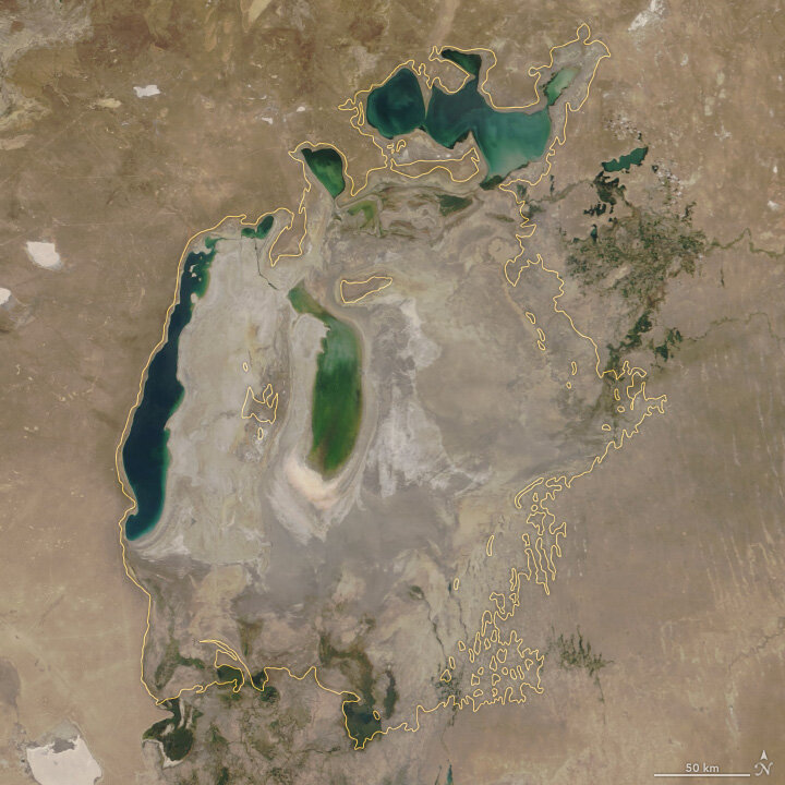 Satellite image of Aral Sea taken by NASA (contour line is the shoreline in 1960s)