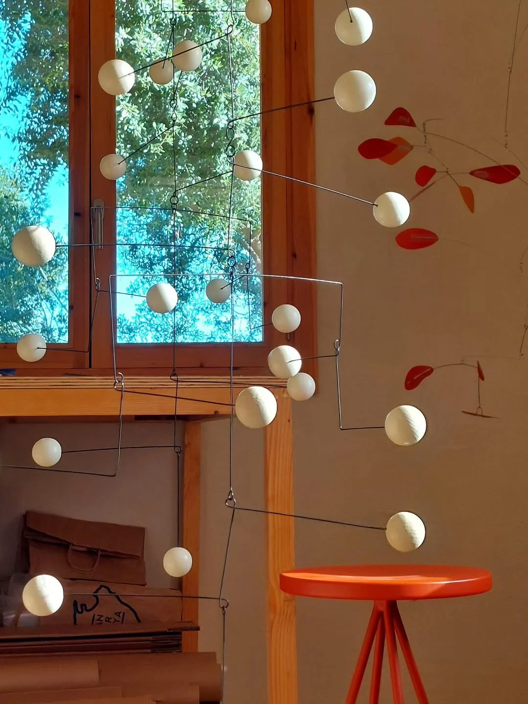 At Solito, we create and balance each of our mobiles by hand and paint them with eco-friendly water-based enamel. Before they leave our workshop, we make sure that their balance and movement are just right, so that they bring warmth and good vibes to