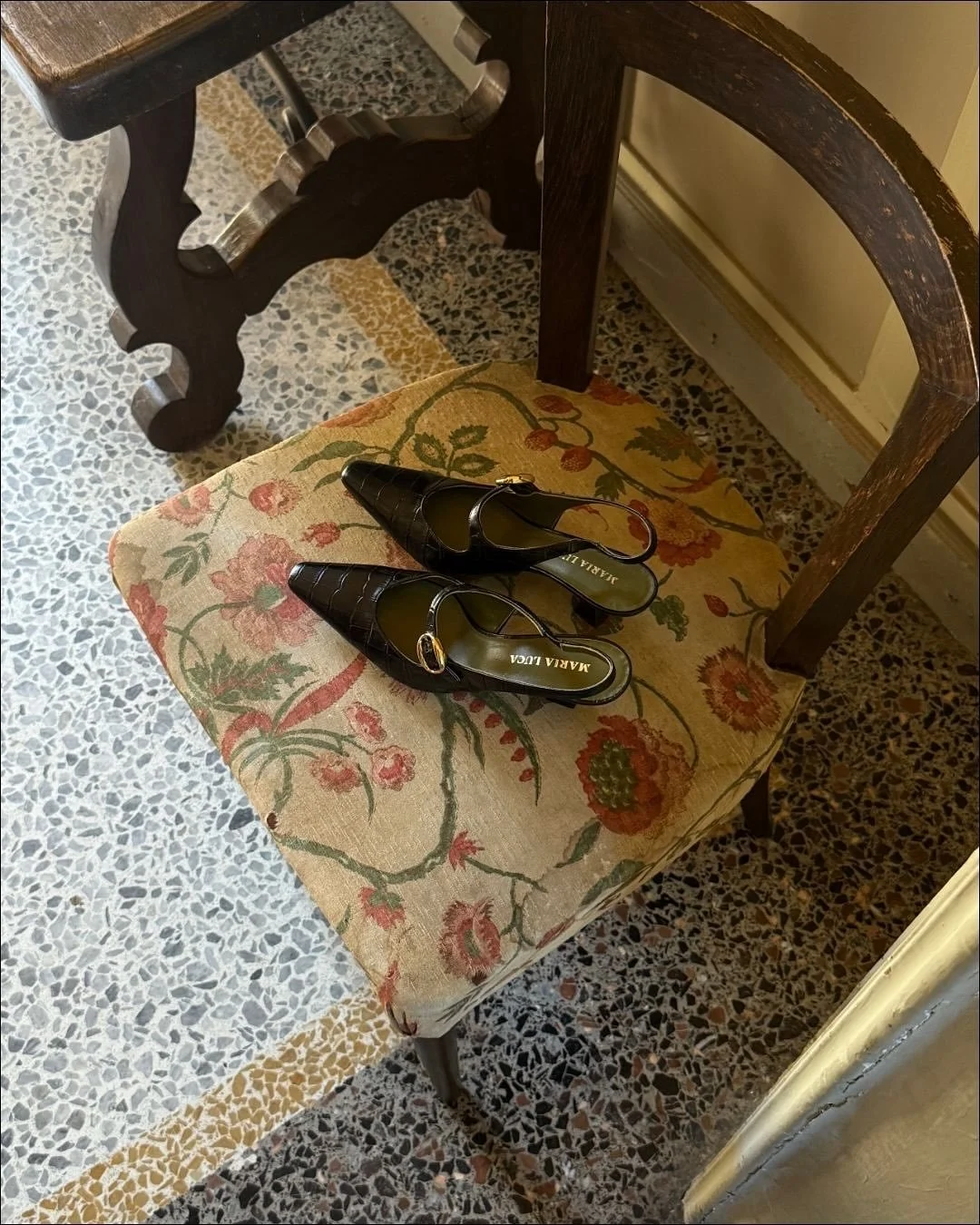 Quiet moments behind the scenes of the FW25 campaign.

Explore all styles at maria-luca.com