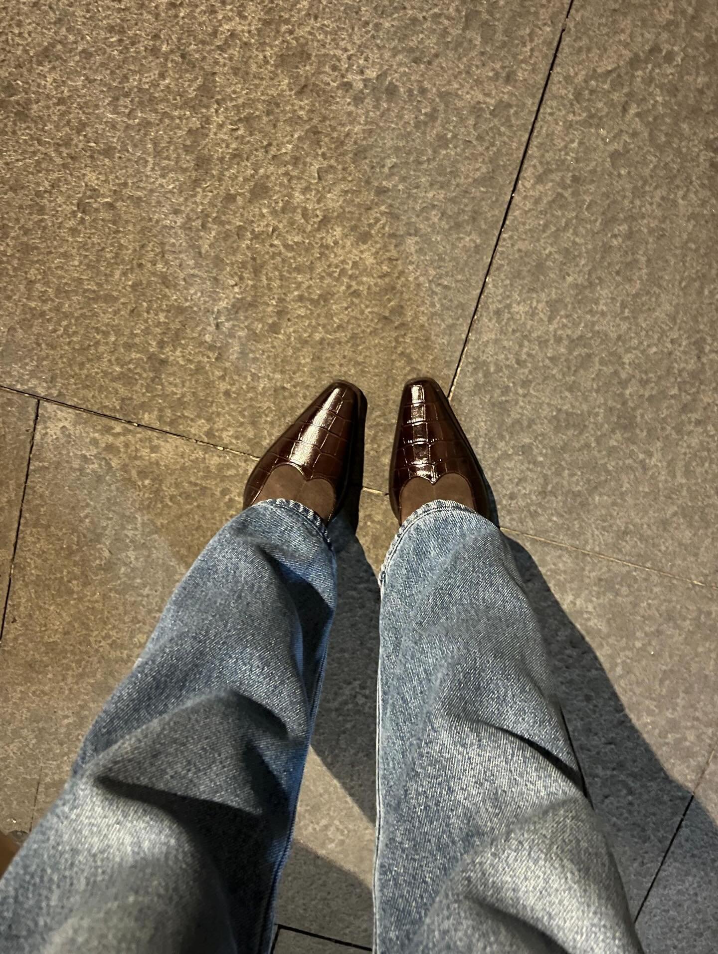 Texture speaks louder.
Chocolate Printed Croc Nila Boot, link in bio.