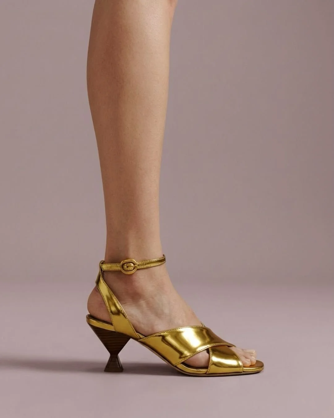 Three styles, three stories.
Explore the SS26 collection now and find your new go-to pairs.