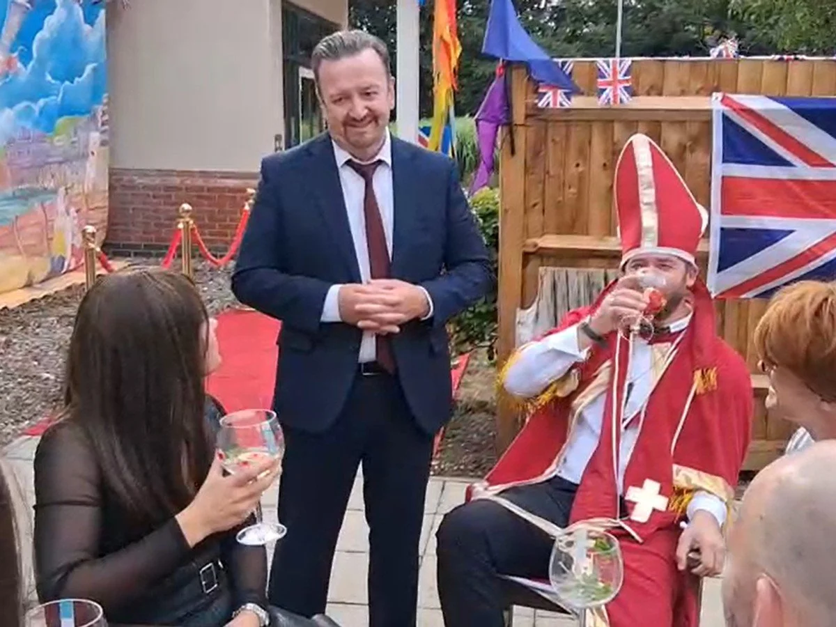 Best Of British - Ricky Gervais Lookalike