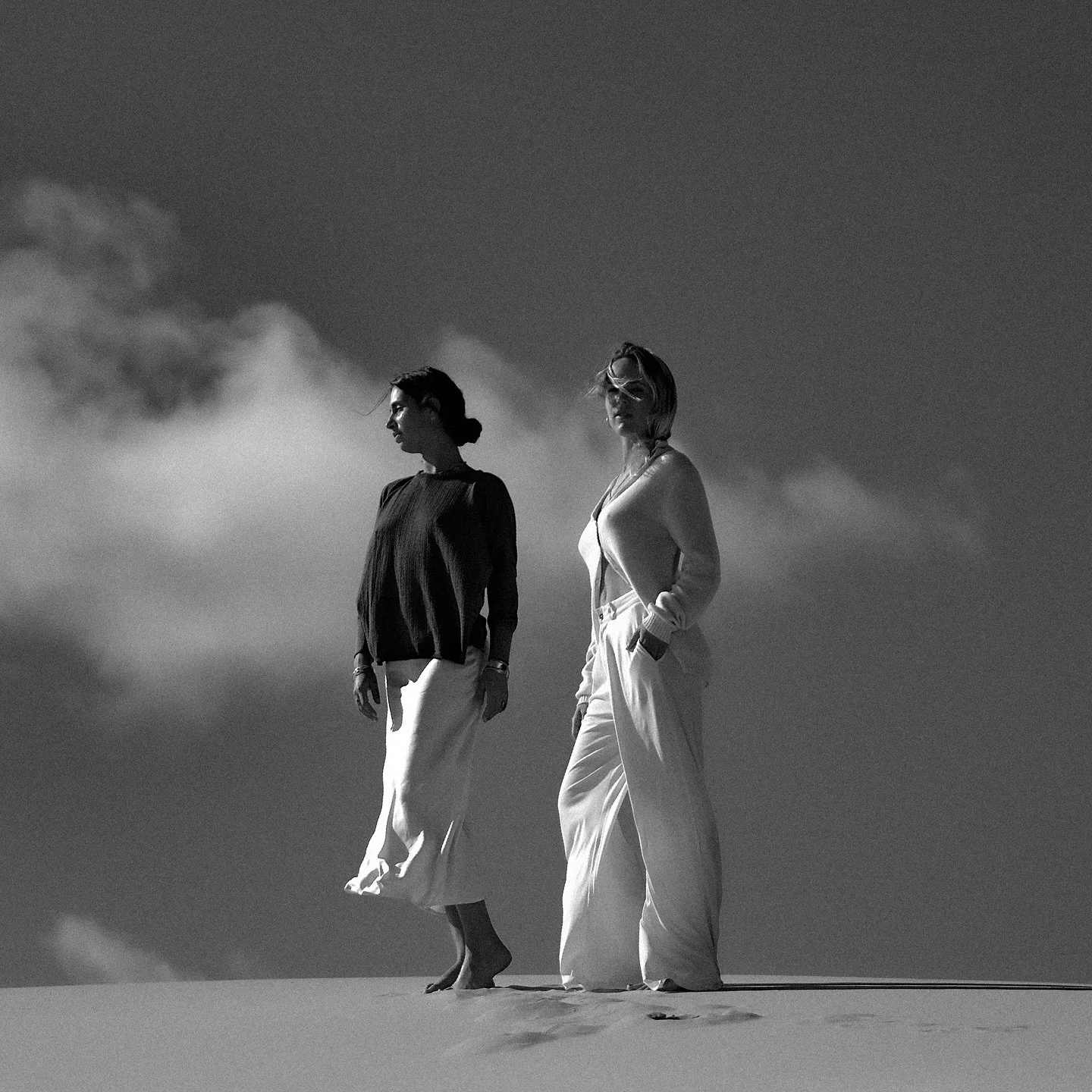 Who are you without your self limiting beliefs?
Who are you if anything was possible?
〰️
image @elidejong 
Muses @loujouanicou / @lison.tv 
Wearing CHICAMA 
#wondering
#storytelling 
#newbrand