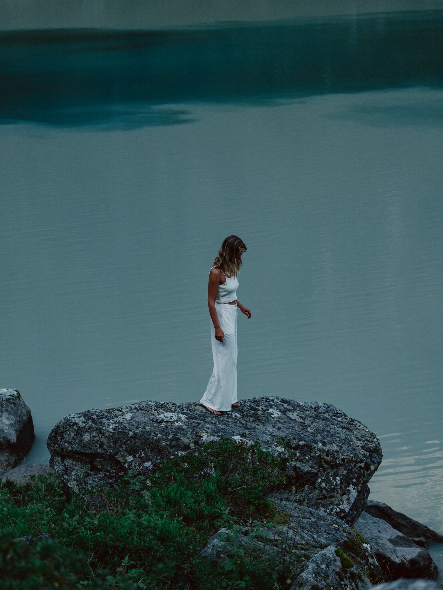 Immersed in nature
〰️
There&rsquo;s just you, your body and your breath.
Many of the things society deems important,
fall away. 

Beautiful @_sarahwoods captured by @nickpumphreyphoto wearing the new PE26 collection

#coming soon to the webshop 
#100