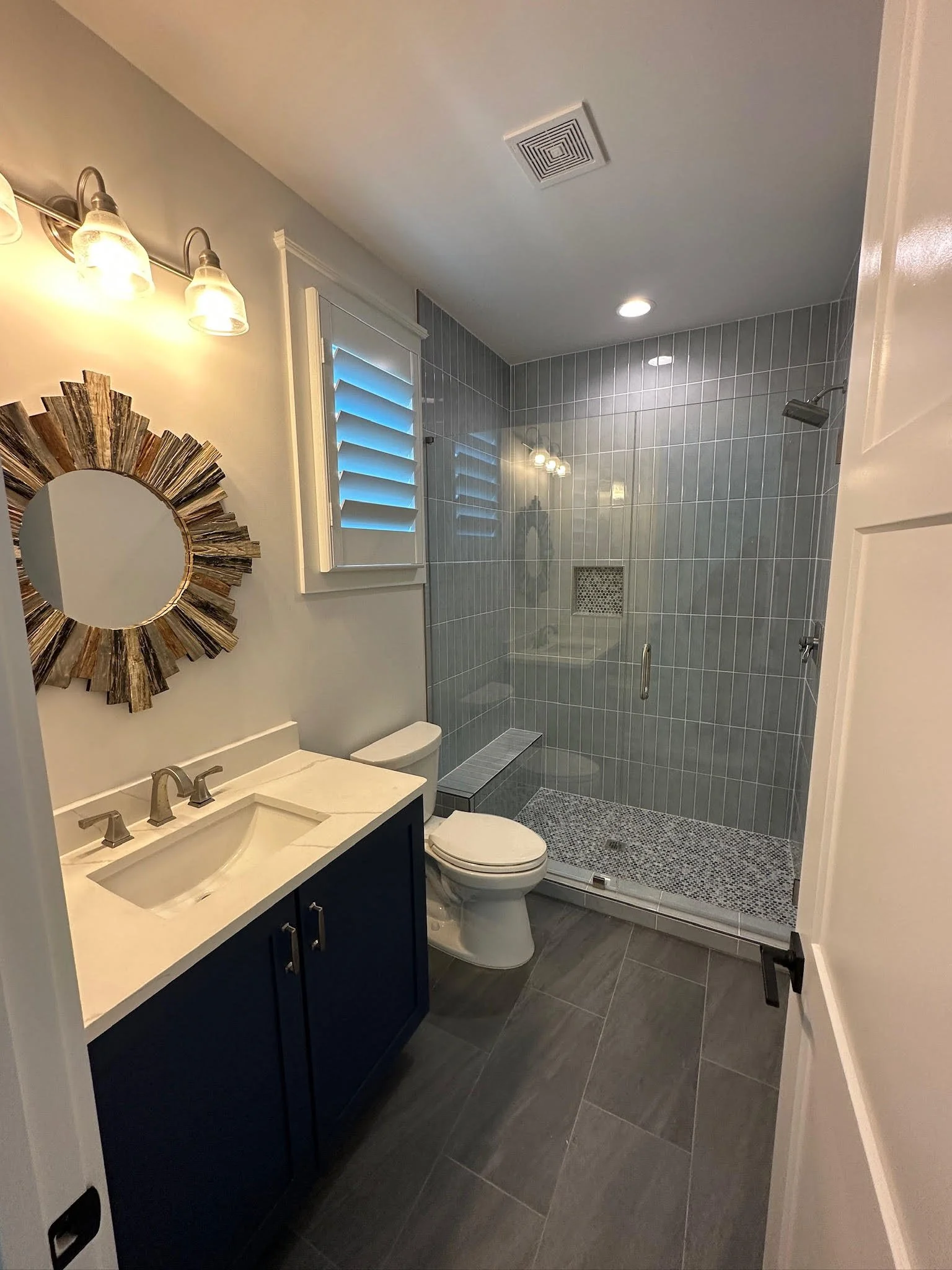 105 bathroom.jpg