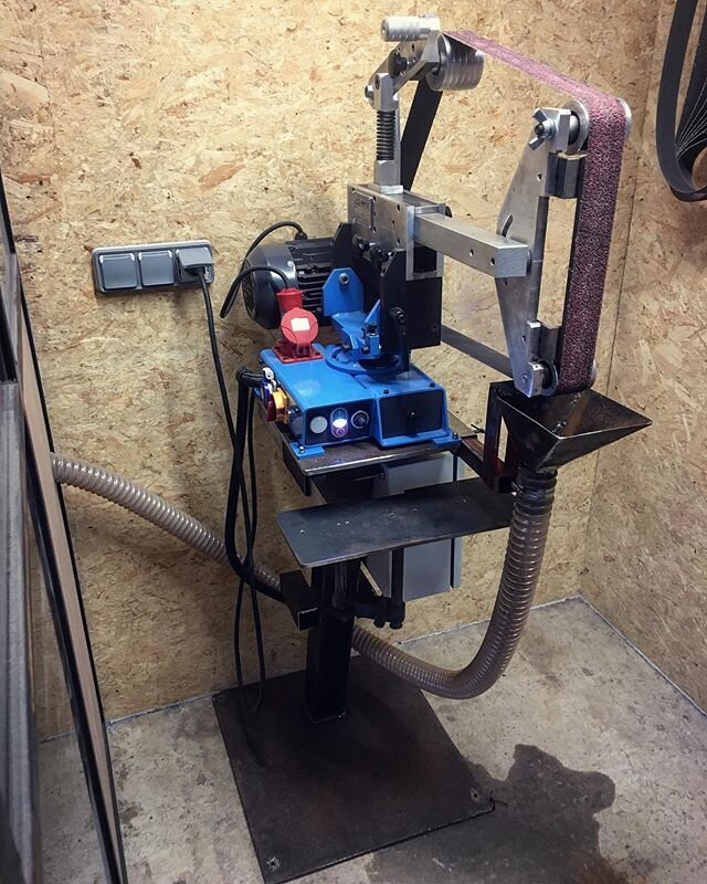 I finally finished the stand for my @claryxmetalworks grinder.
It still needs some feet, a little fine tuning and a lick of paint, but I&rsquo;m very pleased with how it came out! Not too shabby for my first welding project, what do you guys think?  