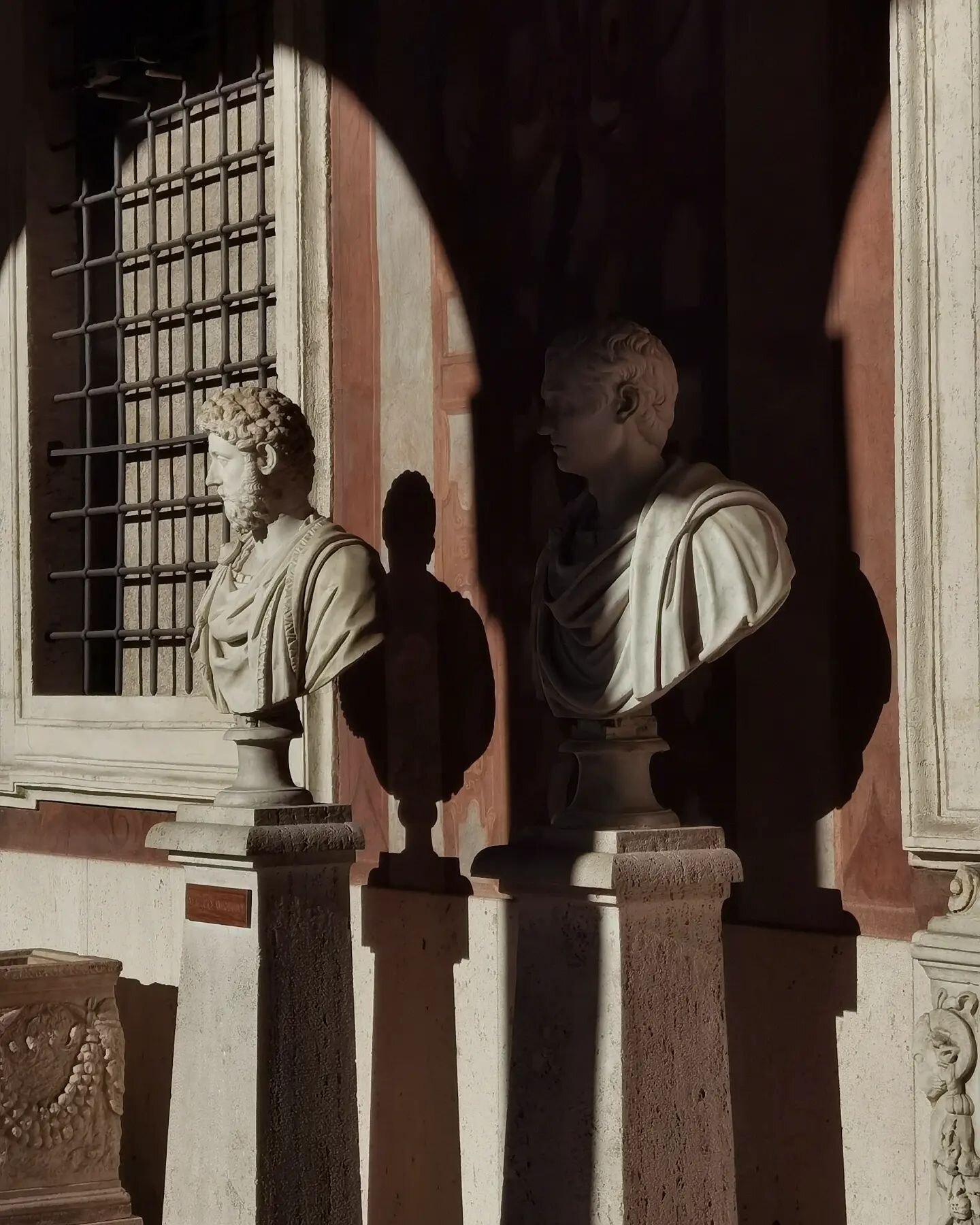 &quot;Old is what is forgotten. And what cannot be forgotten, happened just yesterday. The unit of measure is not time, but value.&quot; 
.
. 
&quot;&Egrave; vecchio ci&ograve; che si &egrave; dimenticato. E quello che non si pu&ograve; dimenticare, 