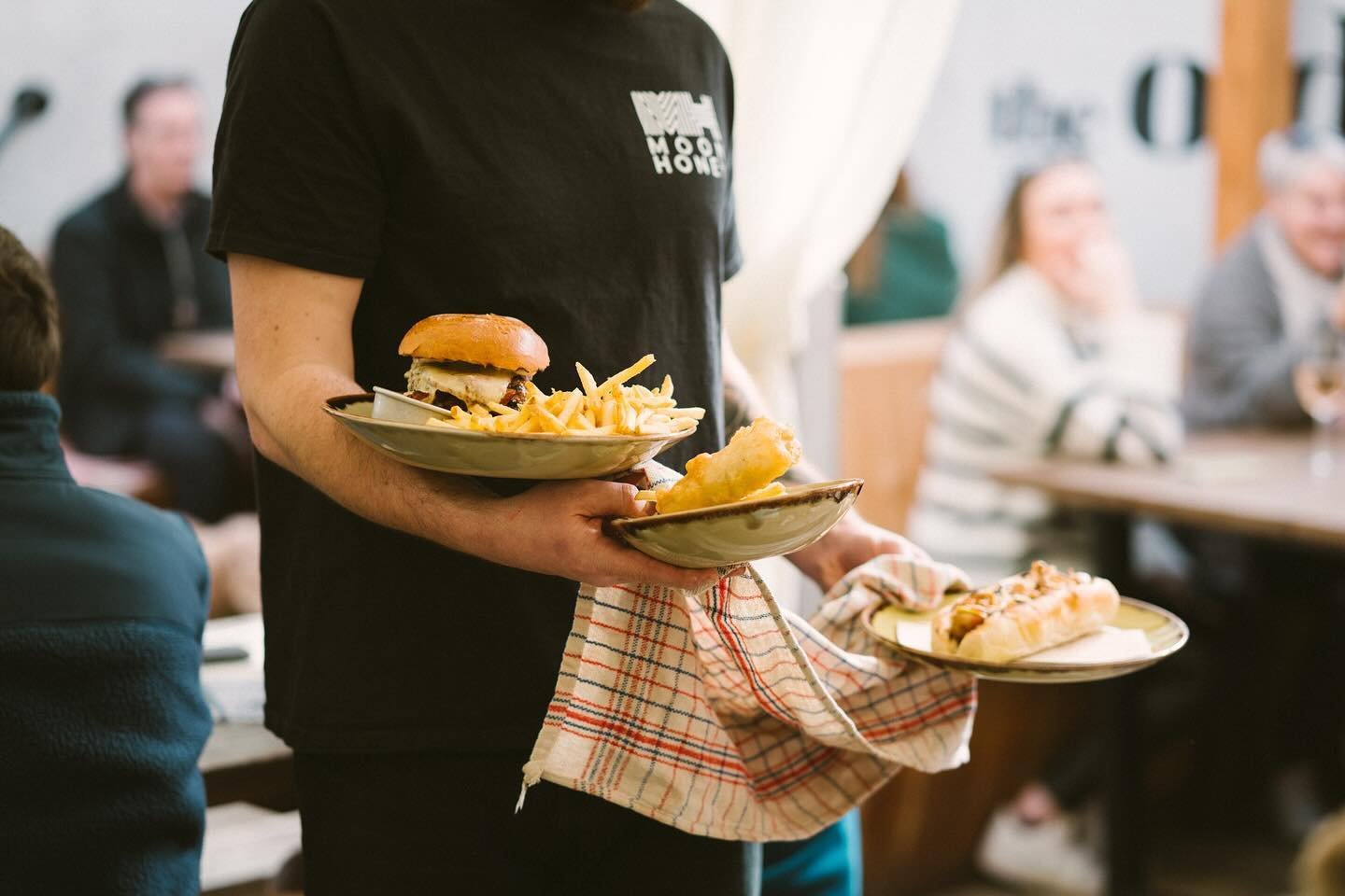 🍔🌭🍟

&bull;
&bull;
&bull;
&bull;

#moonhoney #theoldwarehouse#meadindevon #localproduce #kingsbridge #devon #foodie #cheers #instafood #drinklocal #foodphotography #nightlife
#cheflife #coffee #craftbeer #mead #wine
#cocktails #steak #burgers #pas