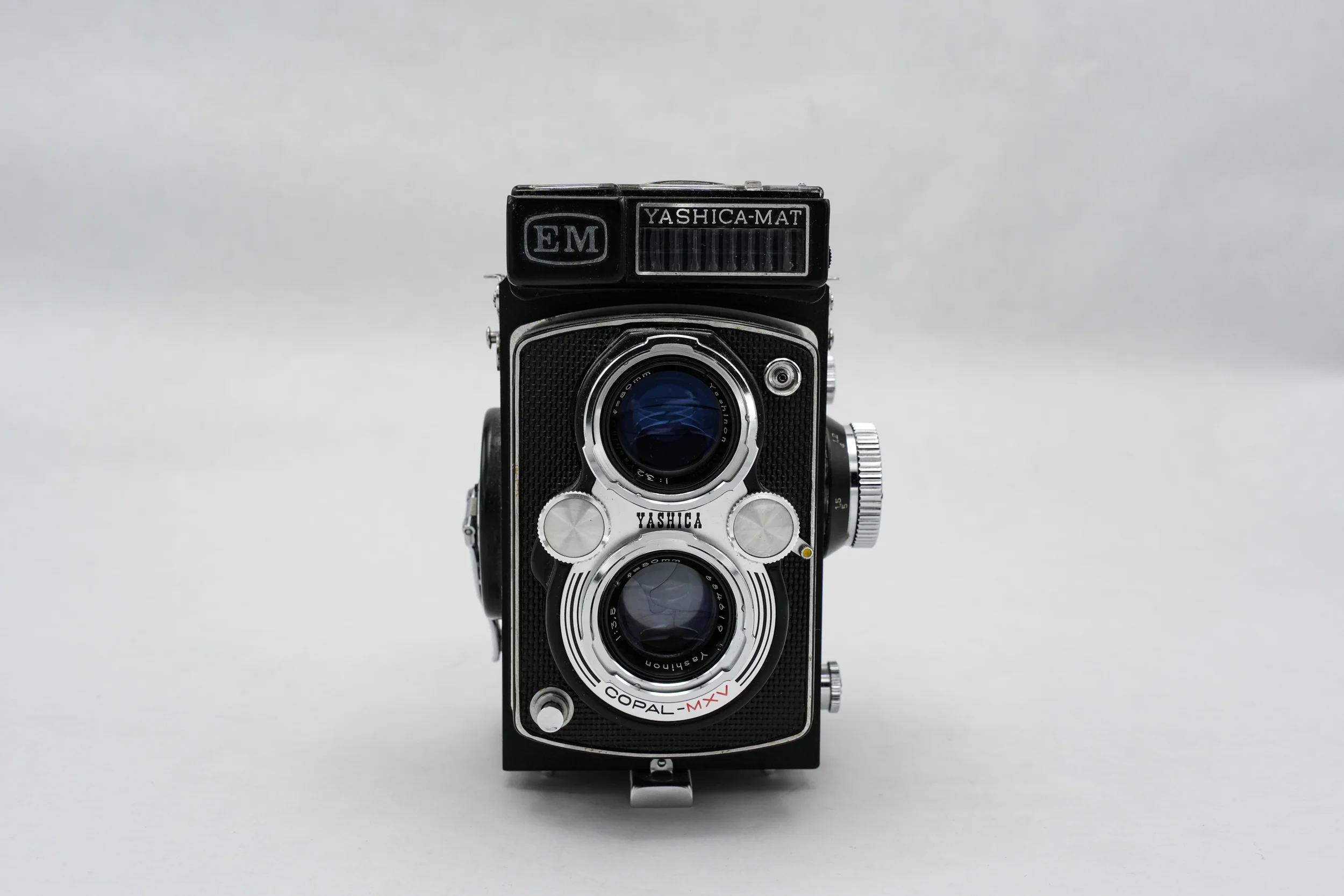 C25_Yashica_Mat_EM_front_03.webp