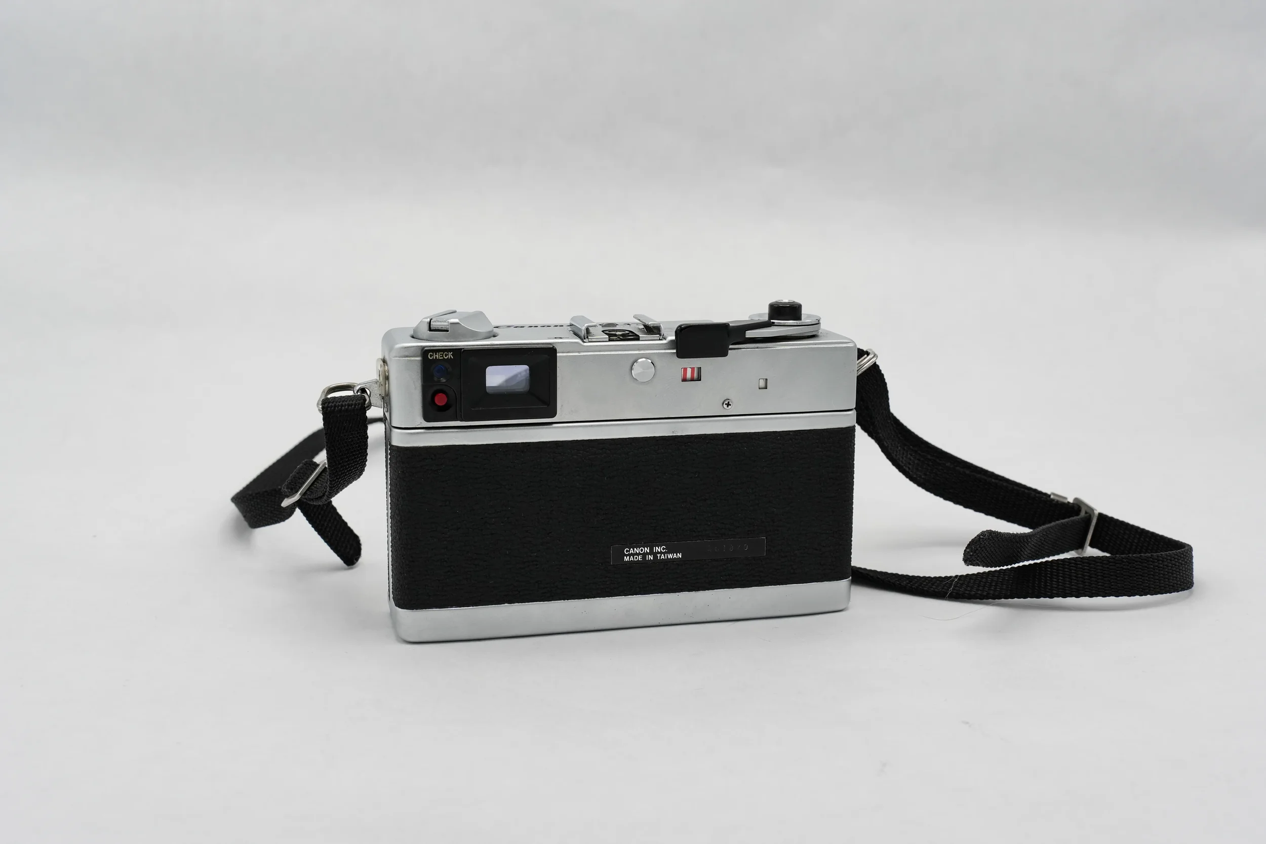 C30_Canon_Canonet_QL17_GIII_rear_02.webp