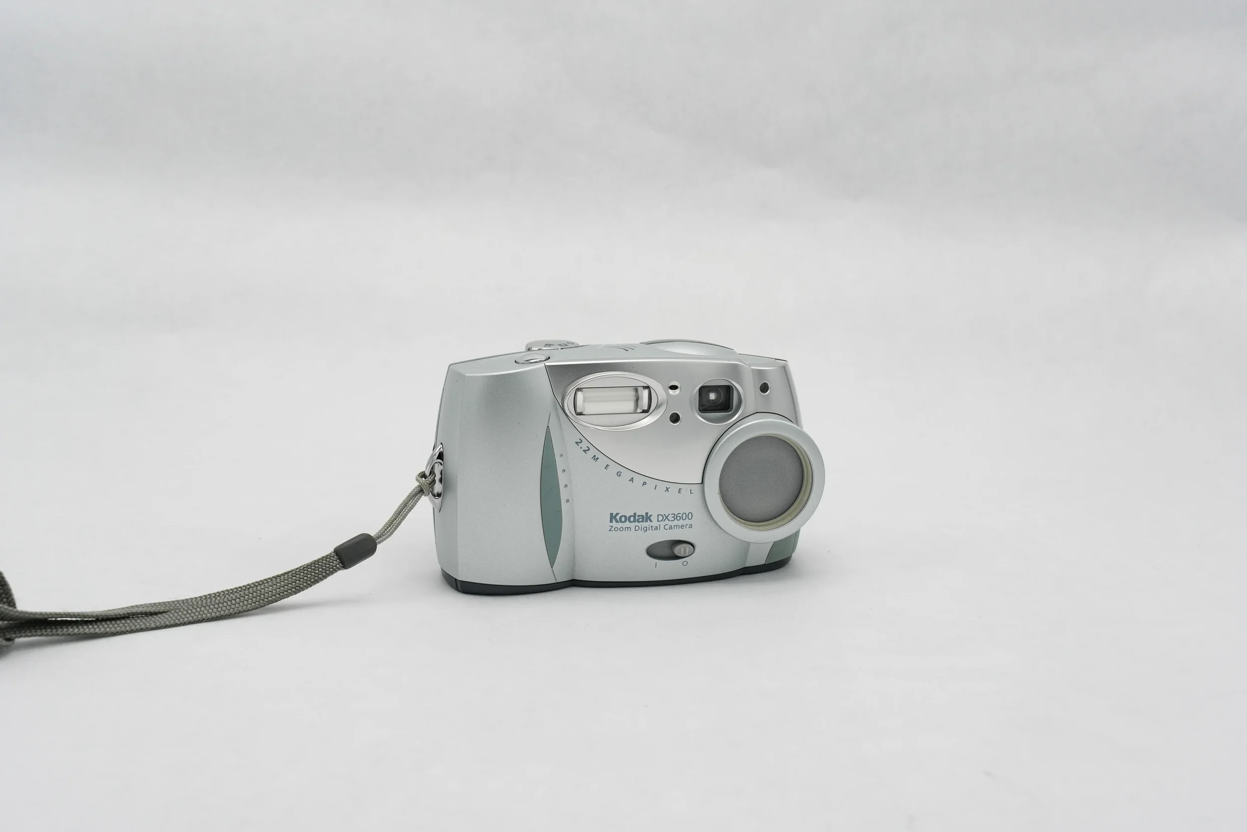 C04_Kodak_EasyShare_DX3600_front_01.webp