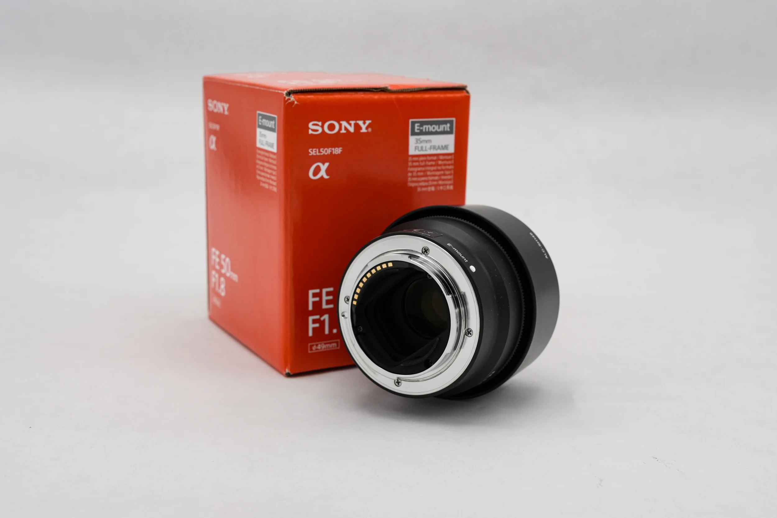 C23_Sony_FE_50mm_f1.8_SEL50F18F_rear-mount_02.webp