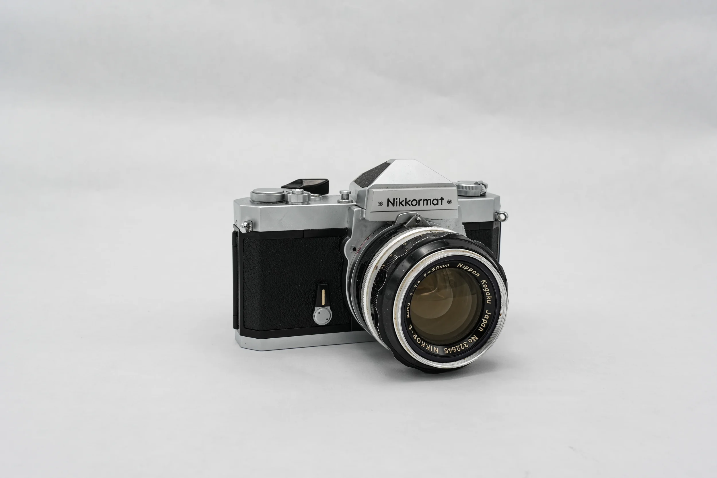 C03_Nikkormat_FT-family_Nikkor-S_50mm_f1.4_front_01.webp