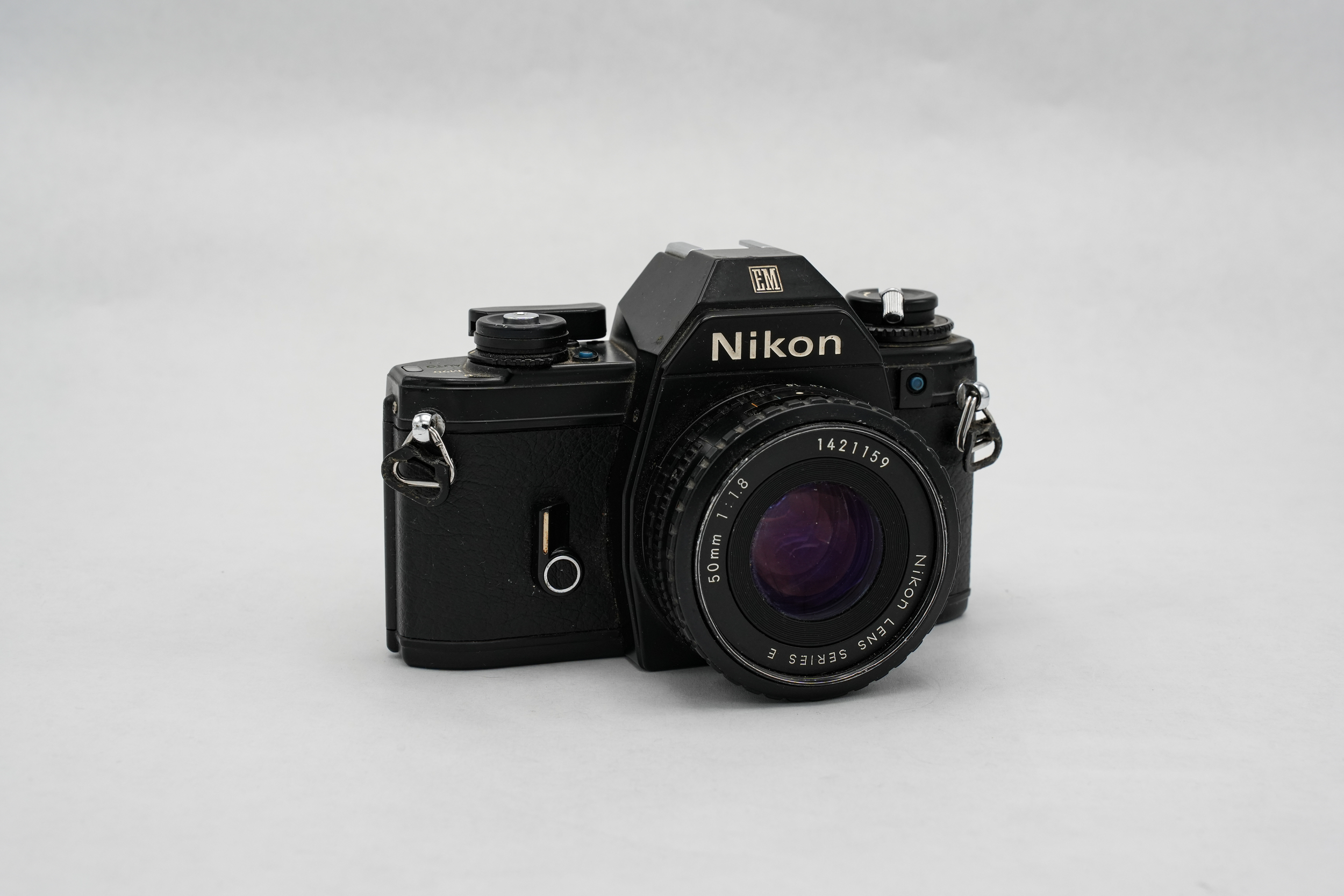 C12_Nikon_EM_Series-E_50mm_f1.8_front_01.webp