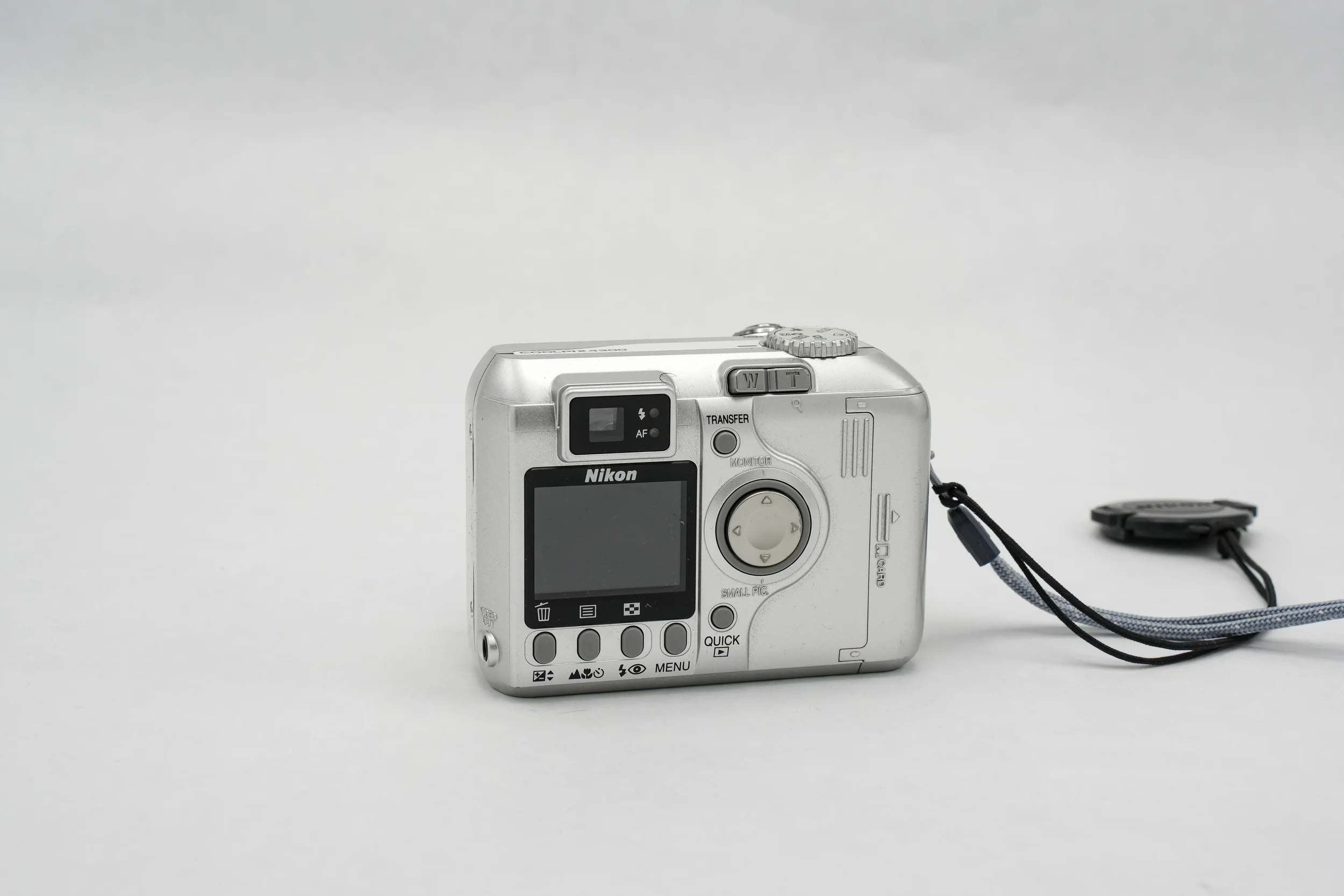 C11_Nikon_Coolpix_4100_rear_02.webp