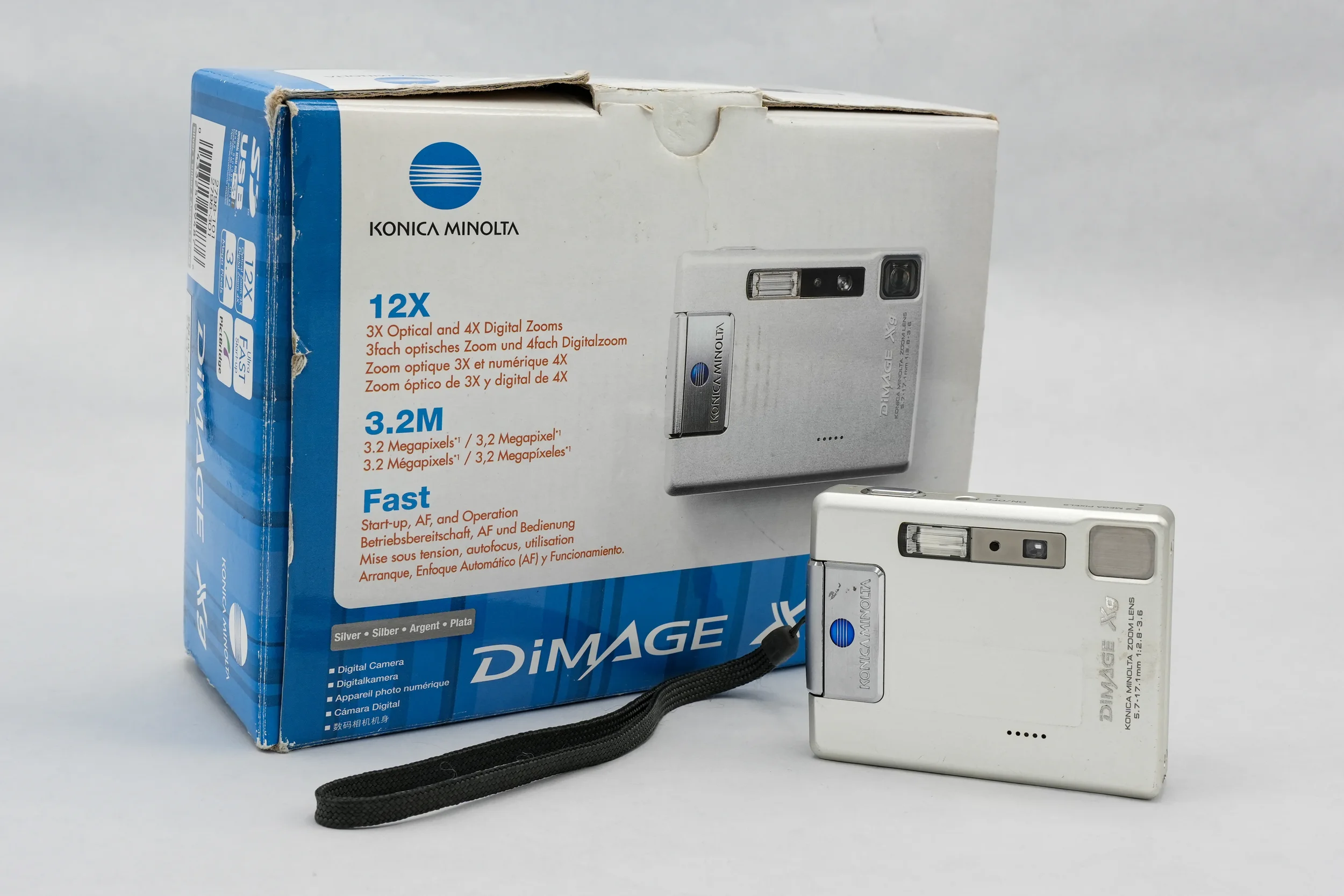 C10_Konica_Minolta_DiMAGE_X31_front-with-box_01.webp