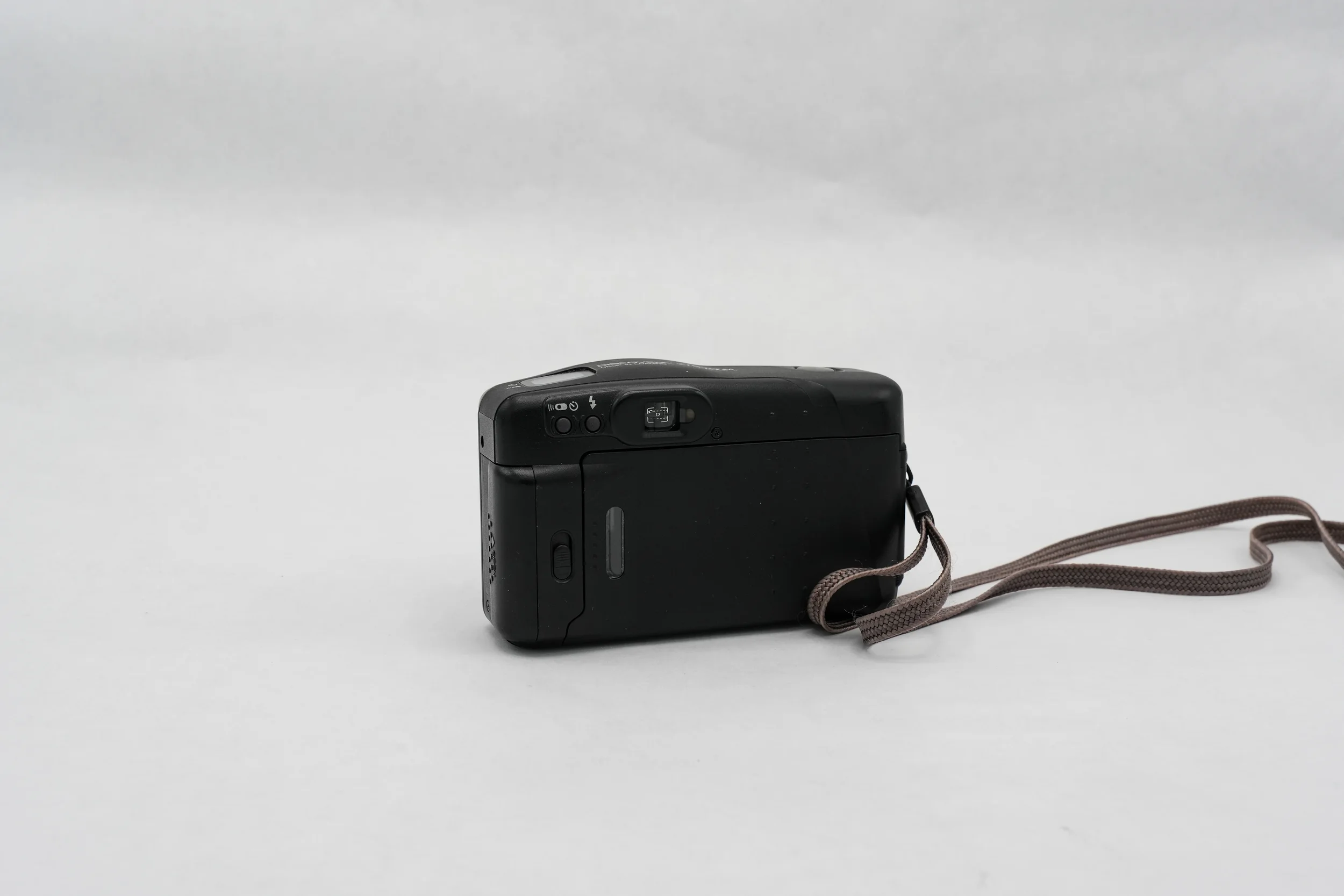 C05_Fujifilm_Discovery_270_Zoom_rear_02.webp