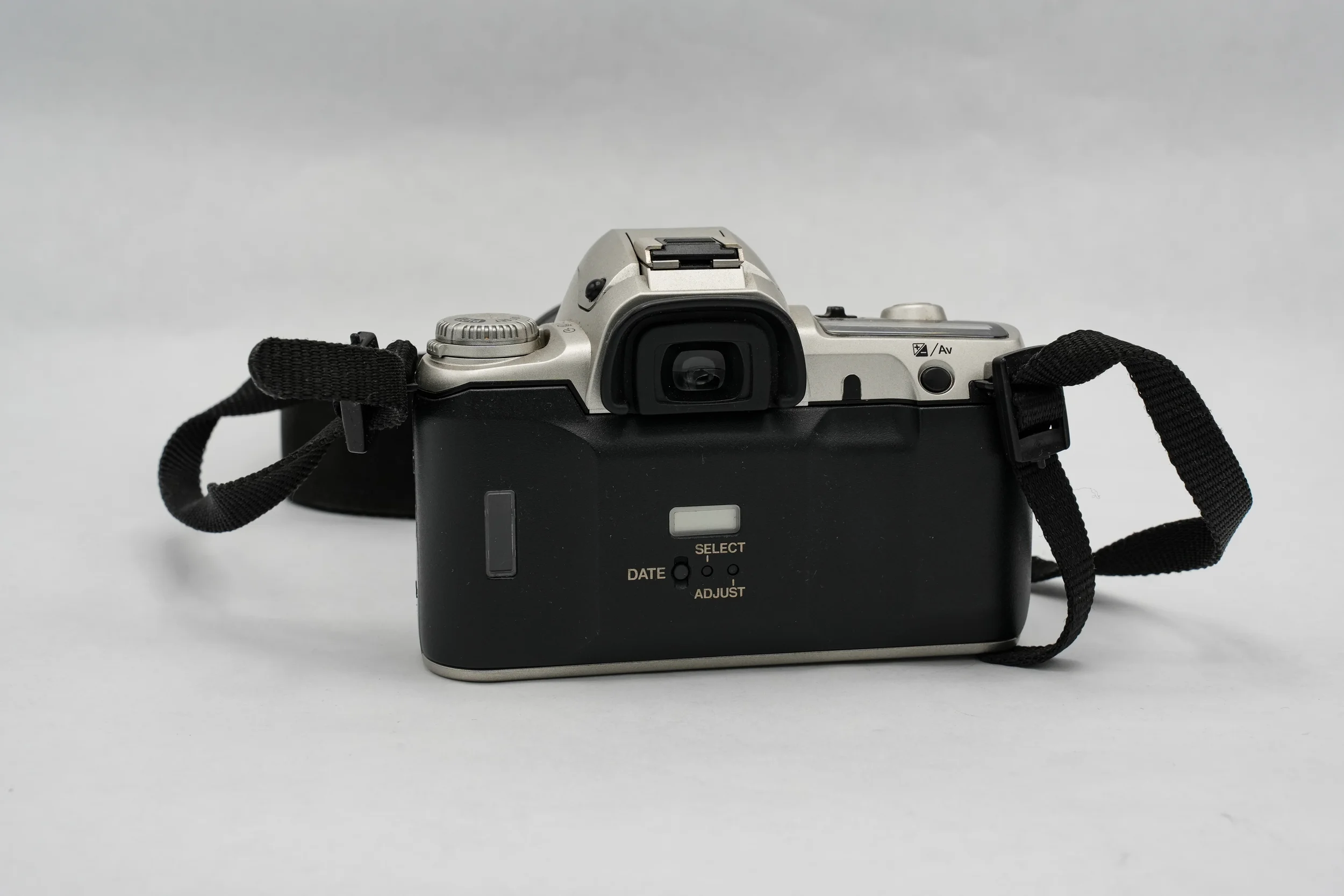 C19_Pentax_ZX-50_28-80mm_kit_rear_02.webp