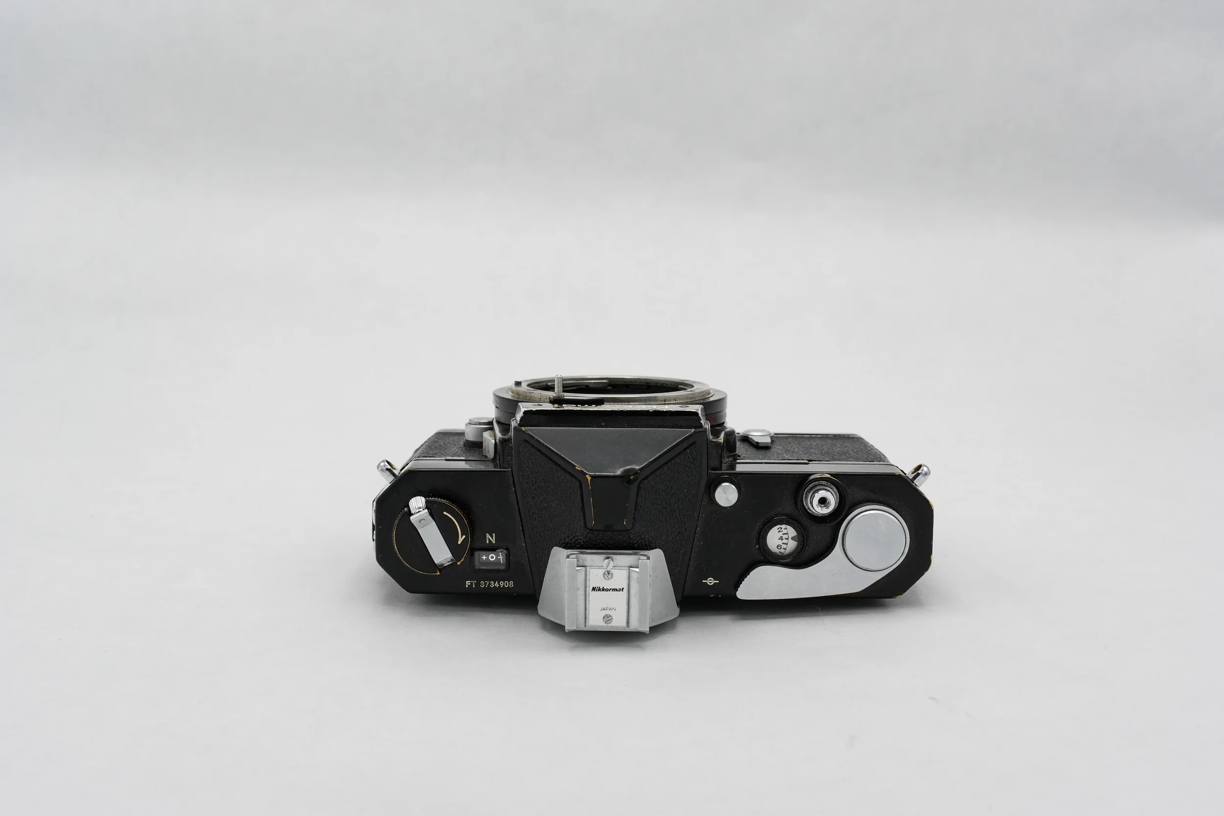 C29_Nikkormat_FTn_Black_model-check_top_04.webp