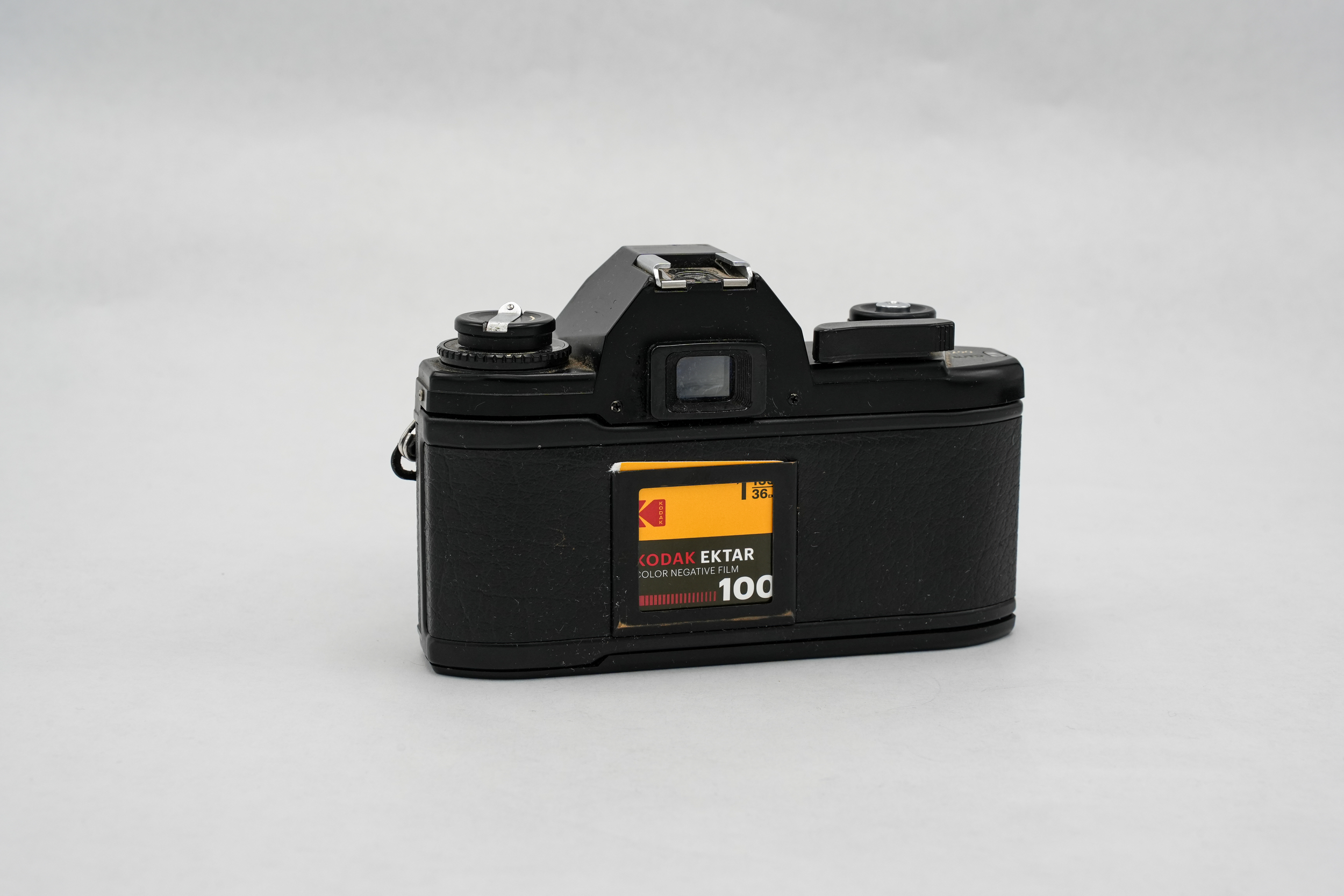 C12_Nikon_EM_Series-E_50mm_f1.8_rear_02.webp