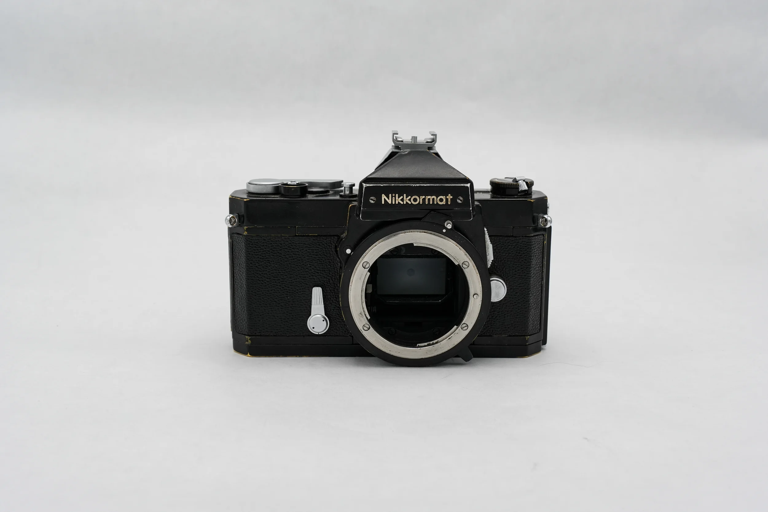 C29_Nikkormat_FTn_Black_model-check_front_01.webp