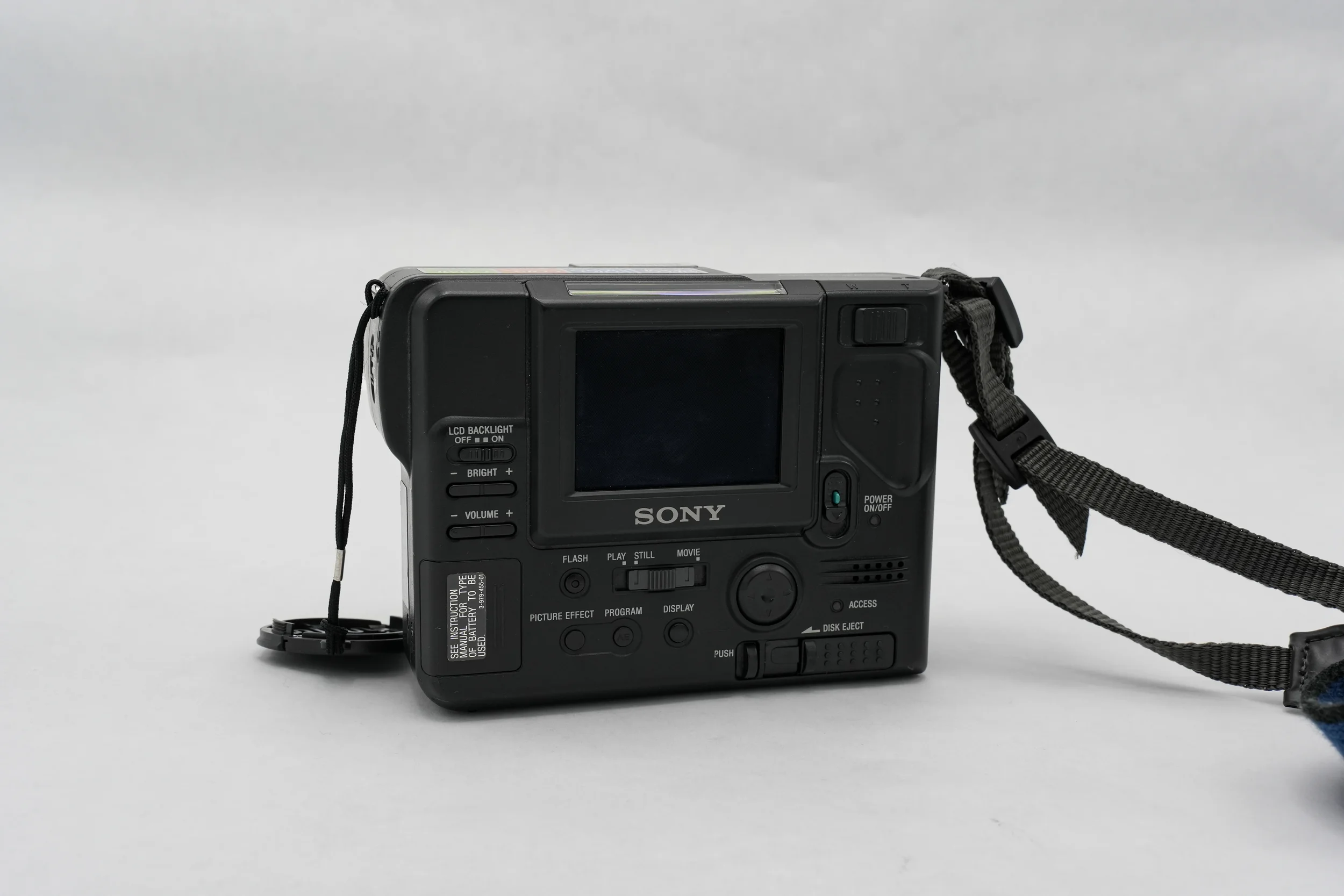 C06_Sony_Digital_Mavica_model-unconfirmed_rear_02.webp